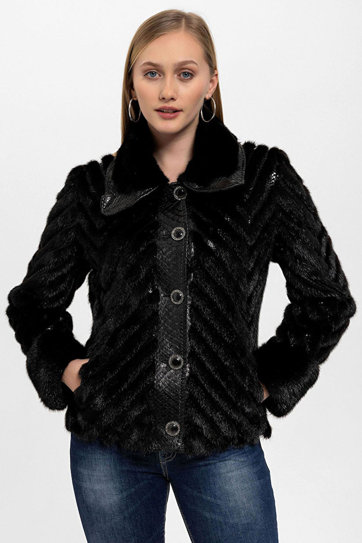 Siyah Jilda Düğmel Kürklü Kadın Hakiki Deri Kaban