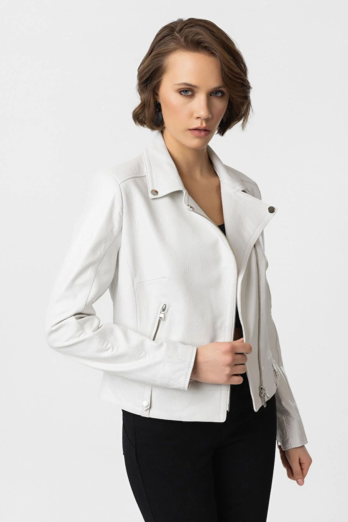 Beyaz Stella Çıt Çıt Detaylı Yandan Fermuarlı Biker Hakiki Deri Kadın Mont
