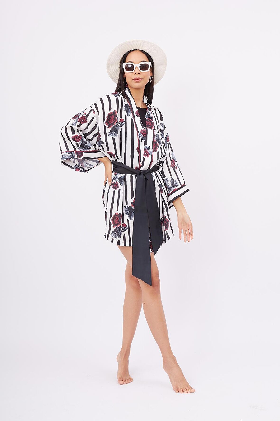 Peraluna STRIPE GARDEN SHORT KIMONO Çizgili Güllü Baskılı 80 CM Kısa Saten Kadın Kimono - Çok Renkli