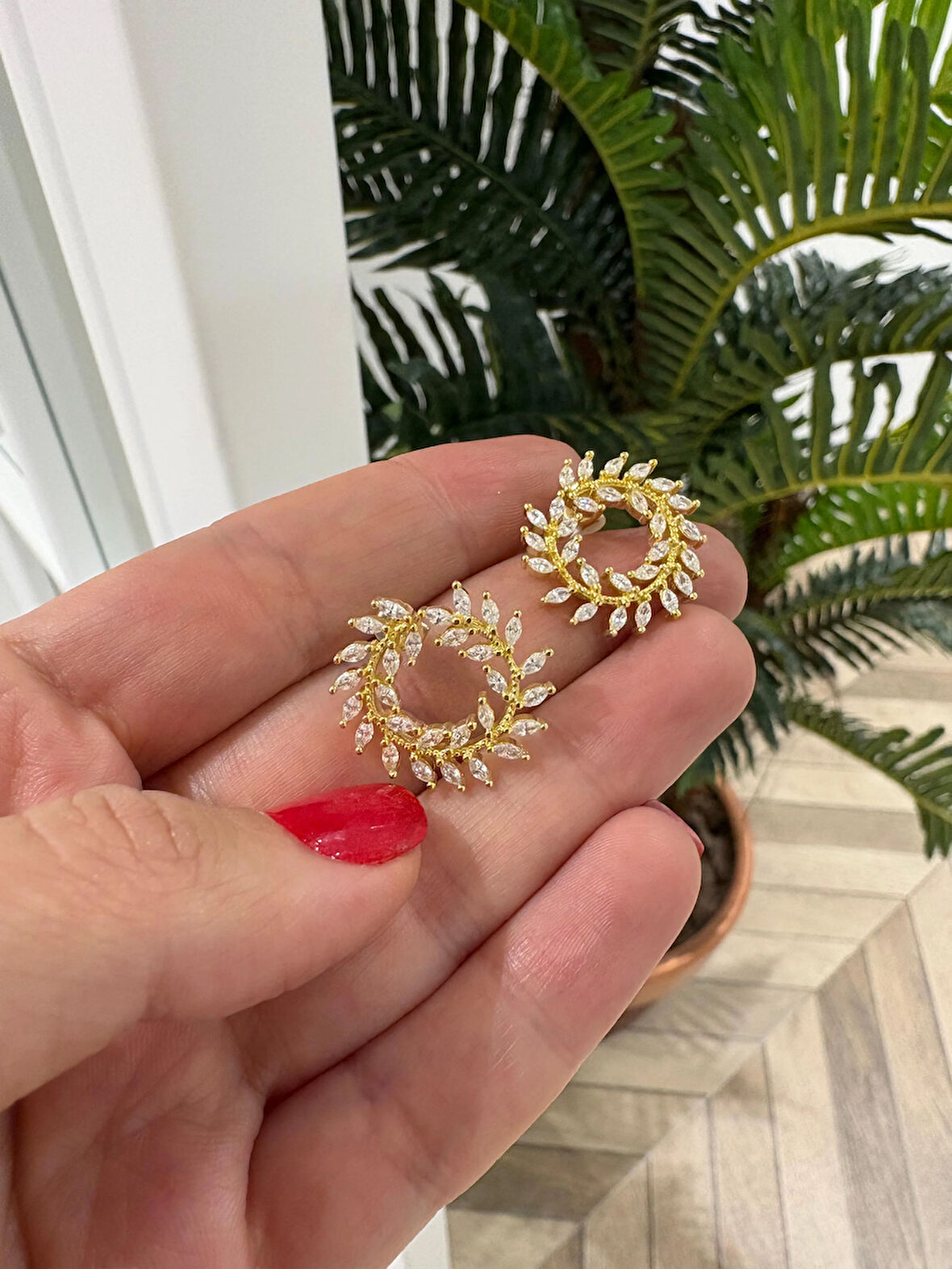 Kadın Gümüş Zirkon Taşlı Tasarım Küpe