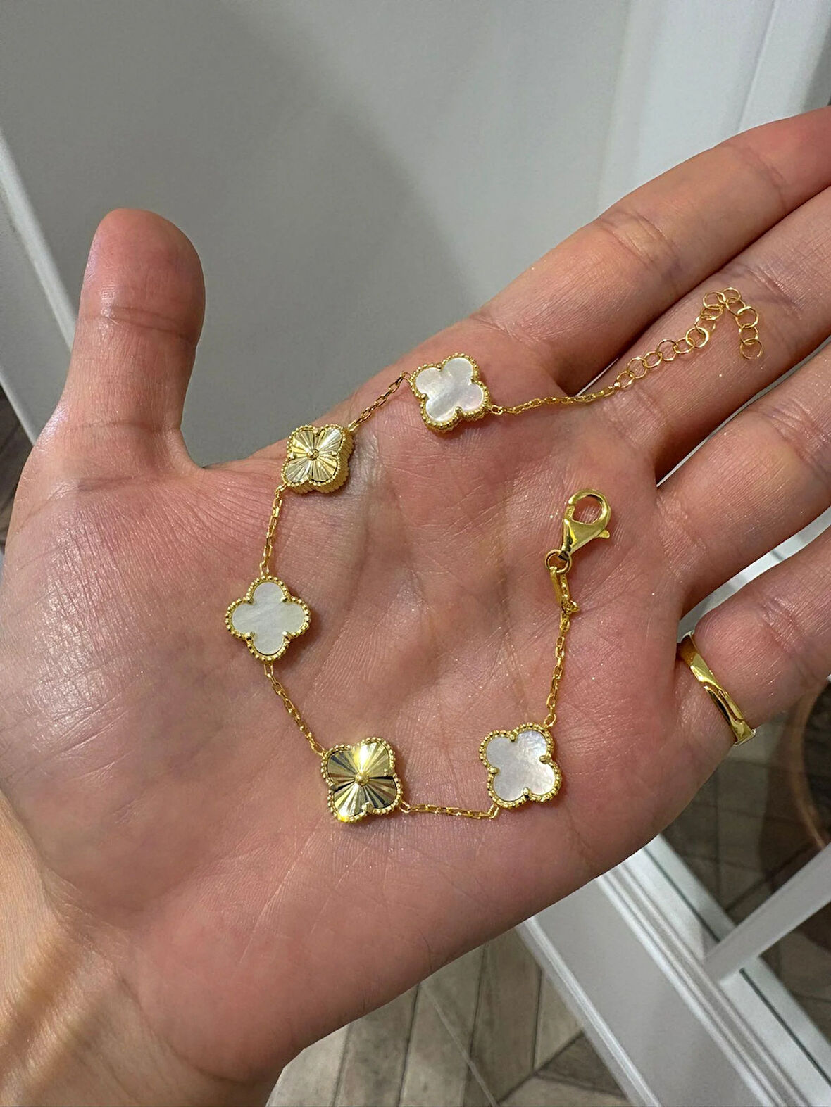 Kadın Gümüş Sedefli Gold 5 Yoncalı Bileklik