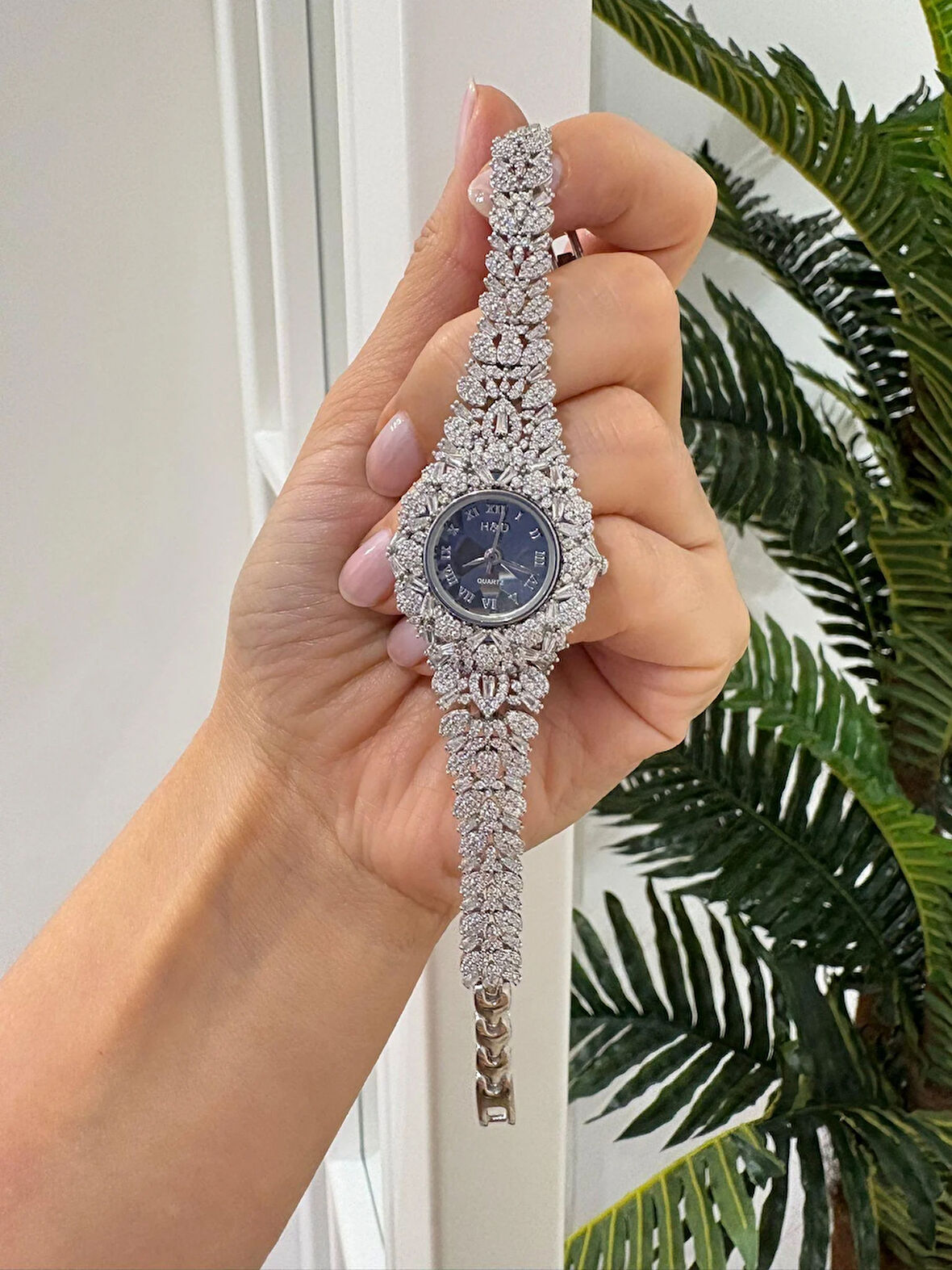 Kadın Gümüş Zirkon Taşlı Saat 