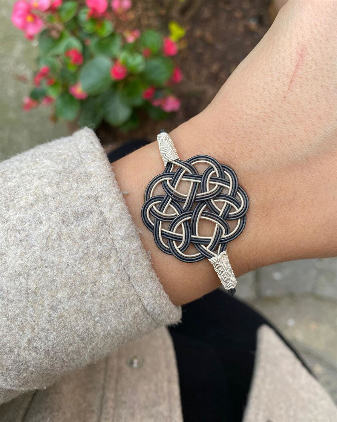 Kadın Gümüş Çift Renkli Aşk Düğümü Bileklik