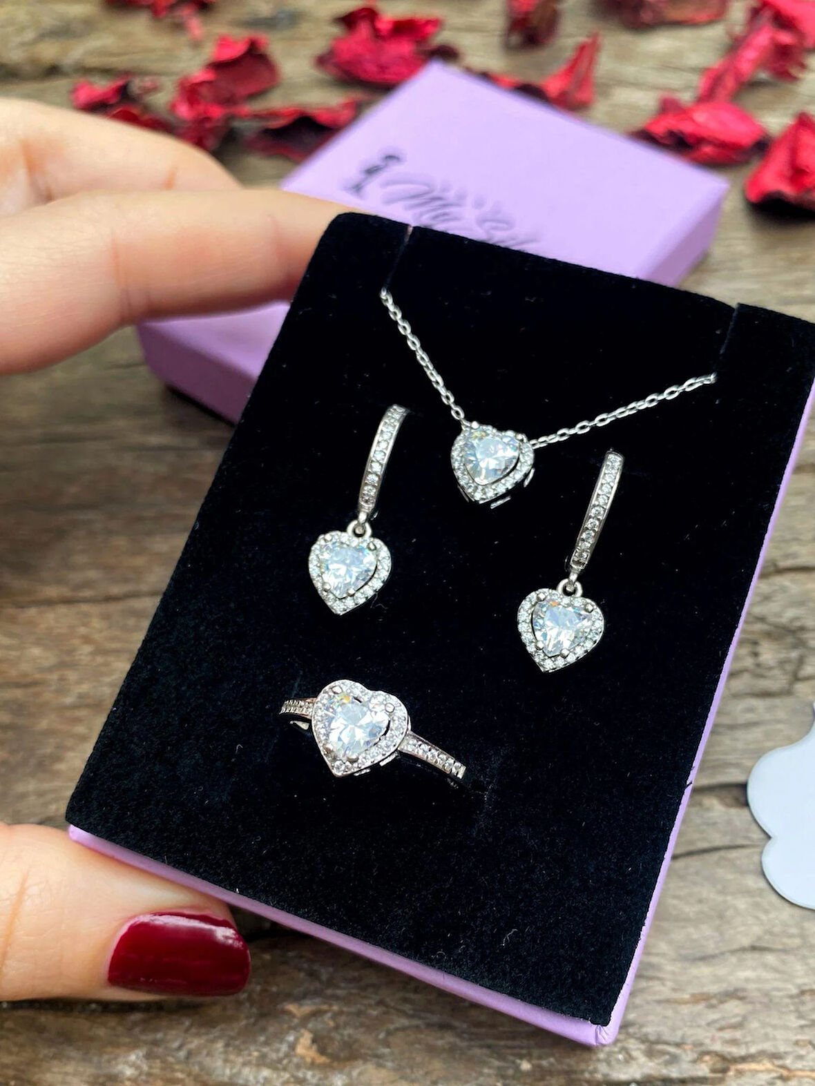 Kadın Gümüş Kalpli Zirkon Taşlı Set 4221