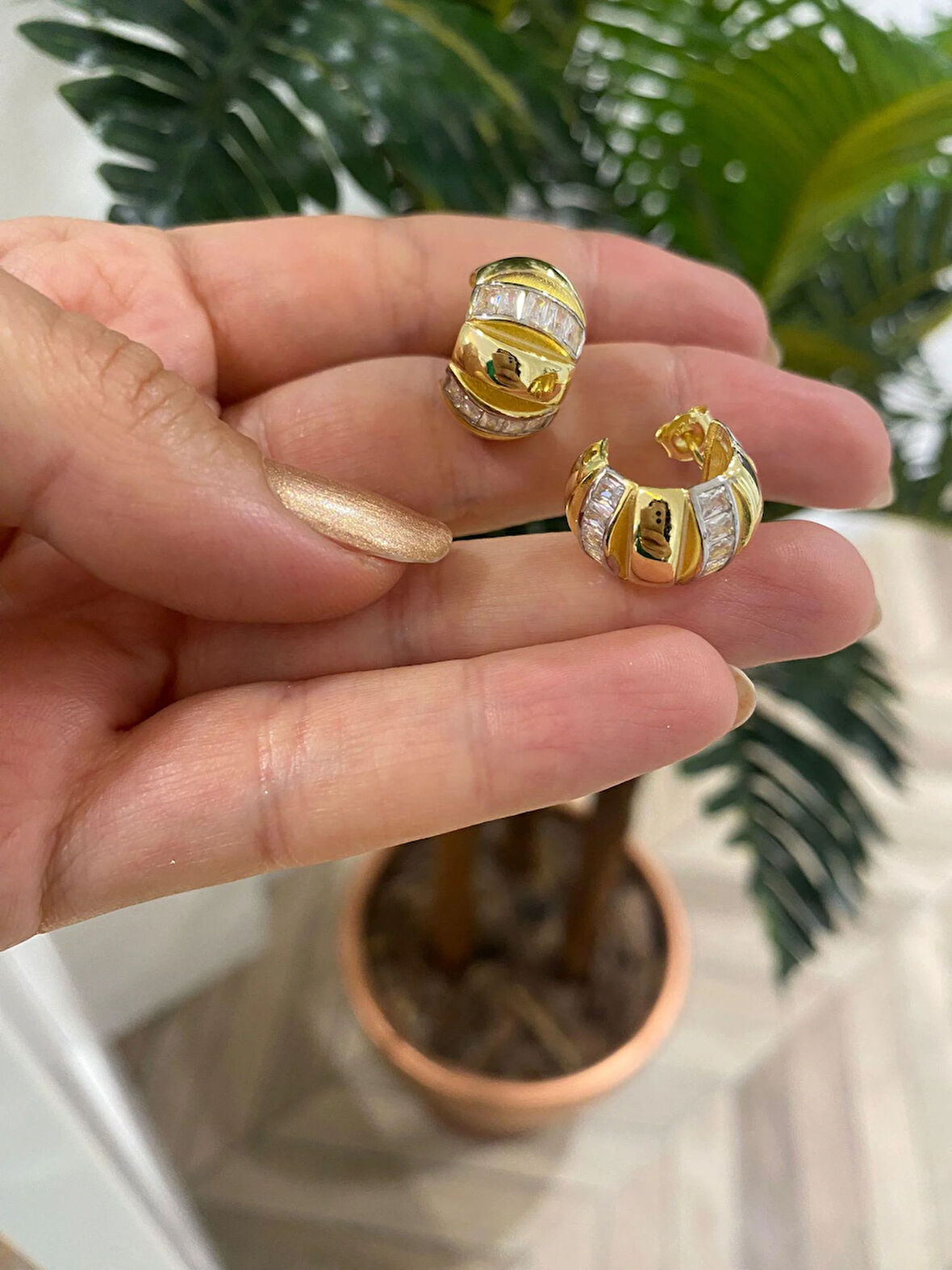 Kadın Gümüş Gold Bombeli Tasarım Küpe