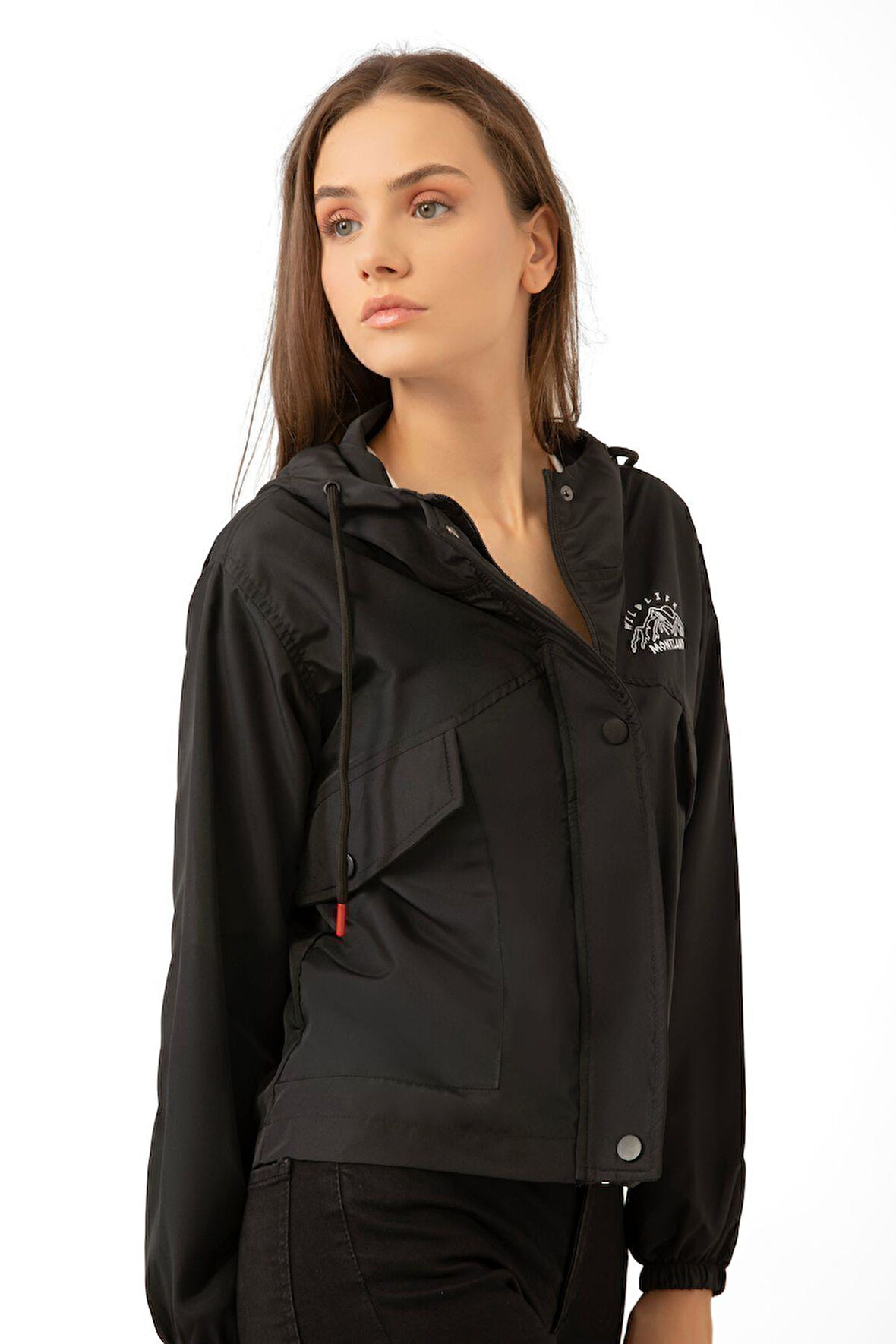 Kadın Su Geçirmez ve Rüzgara Dayanıklı Kapüşonlu Cepli Çıt Çıtlı Mevsimlik Yağmurluk