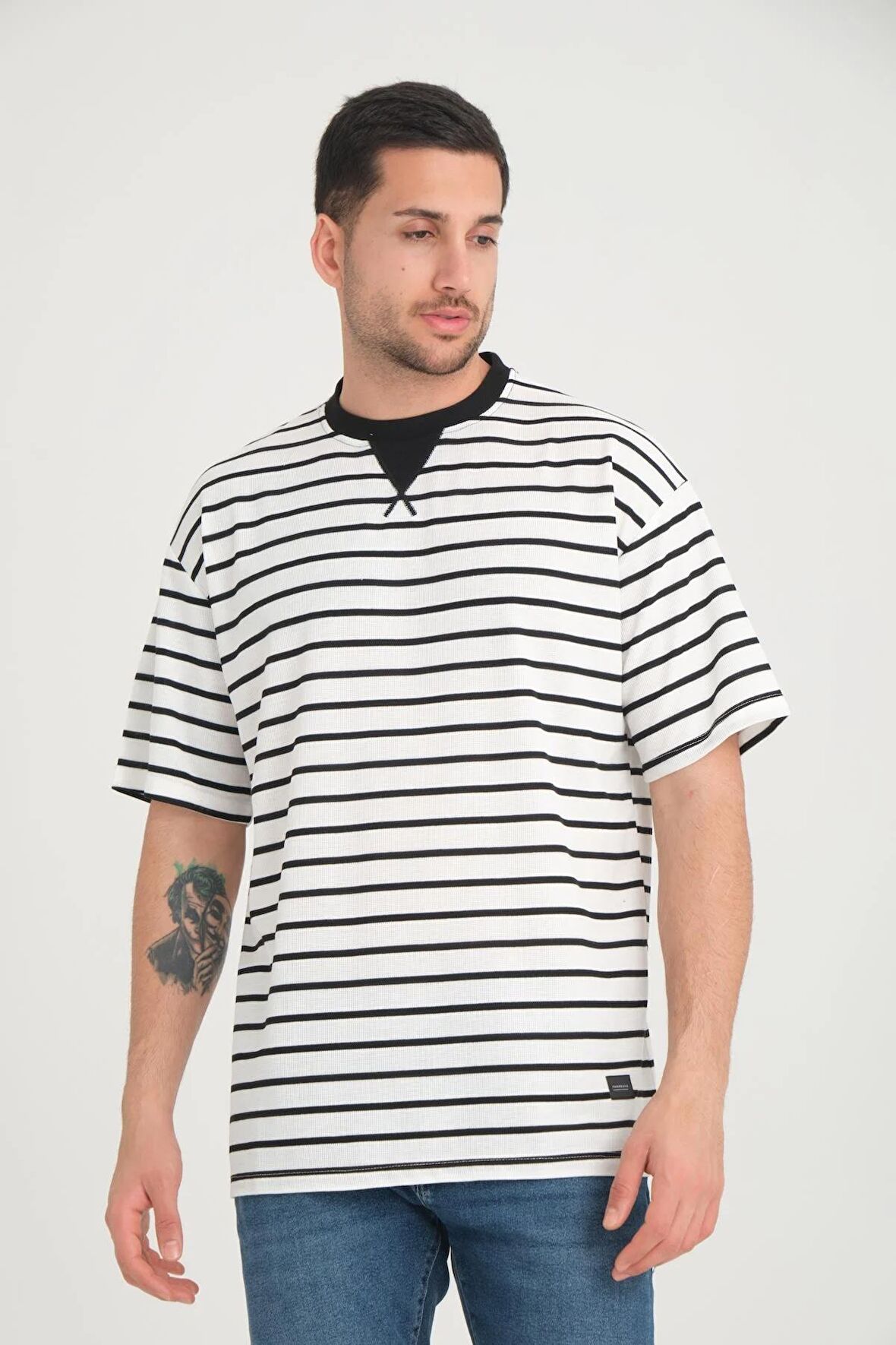 Zarf Yaka Detaylı Çizgili Oversize T-Shirt - Siyah