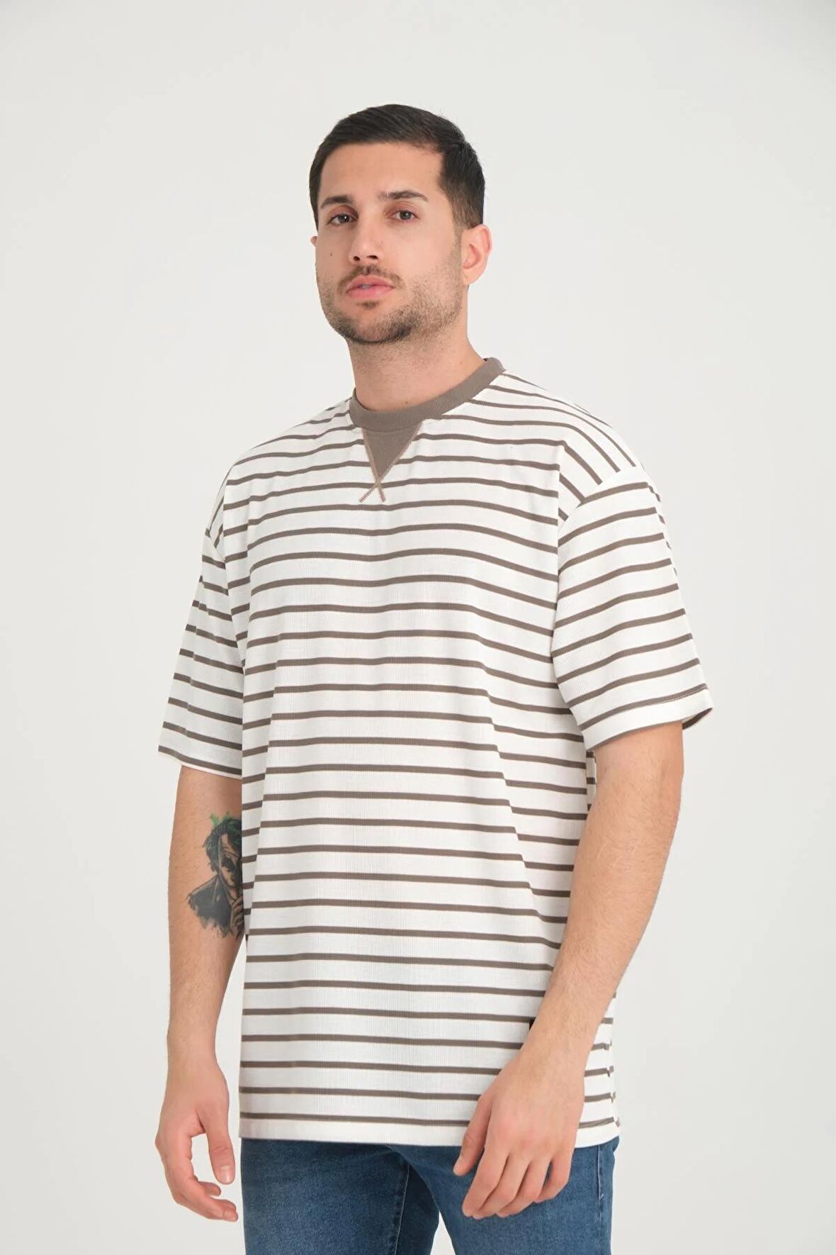 Zarf Yaka Detaylı Çizgili Oversize T-Shirt - Vizon