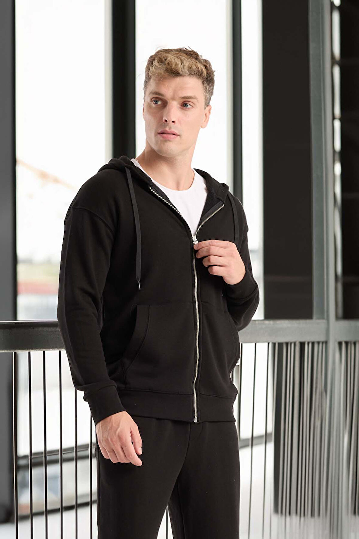 Haneke Regular Kalıp Diagonal 3 İplik Fermuarlı Kapüşonlu Erkek Sweatshirt - Siyah