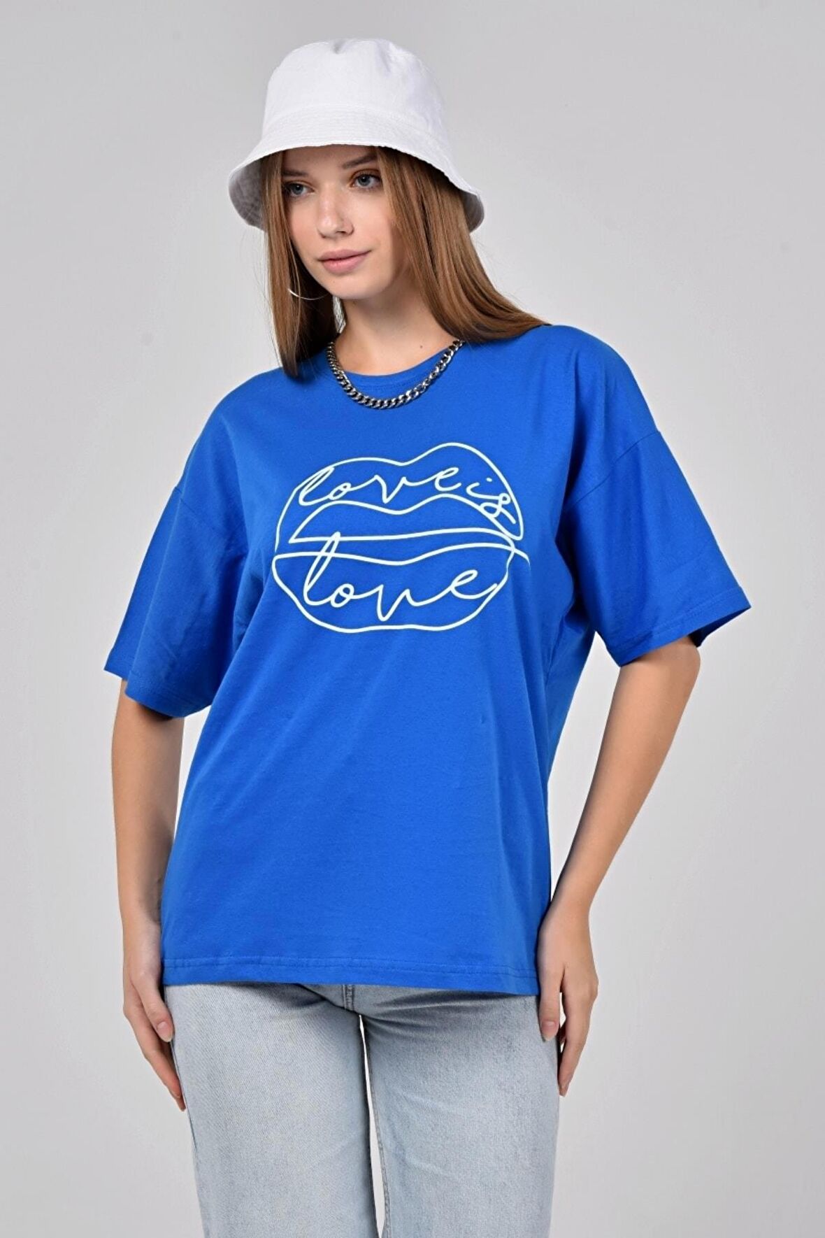 Kadın Mavi Love Is Baskılı Oversize T-shirt