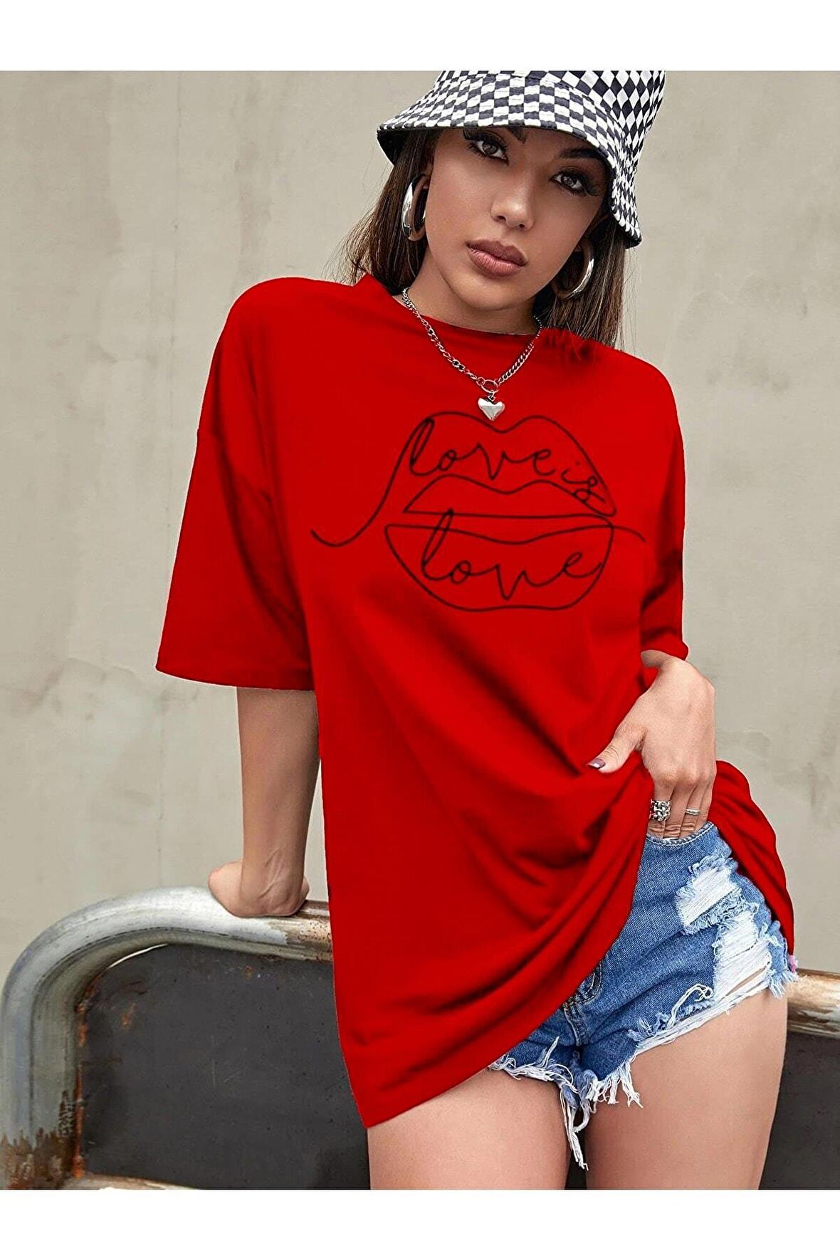 Kadın Mavi Love Is Baskılı Oversize T-shirt