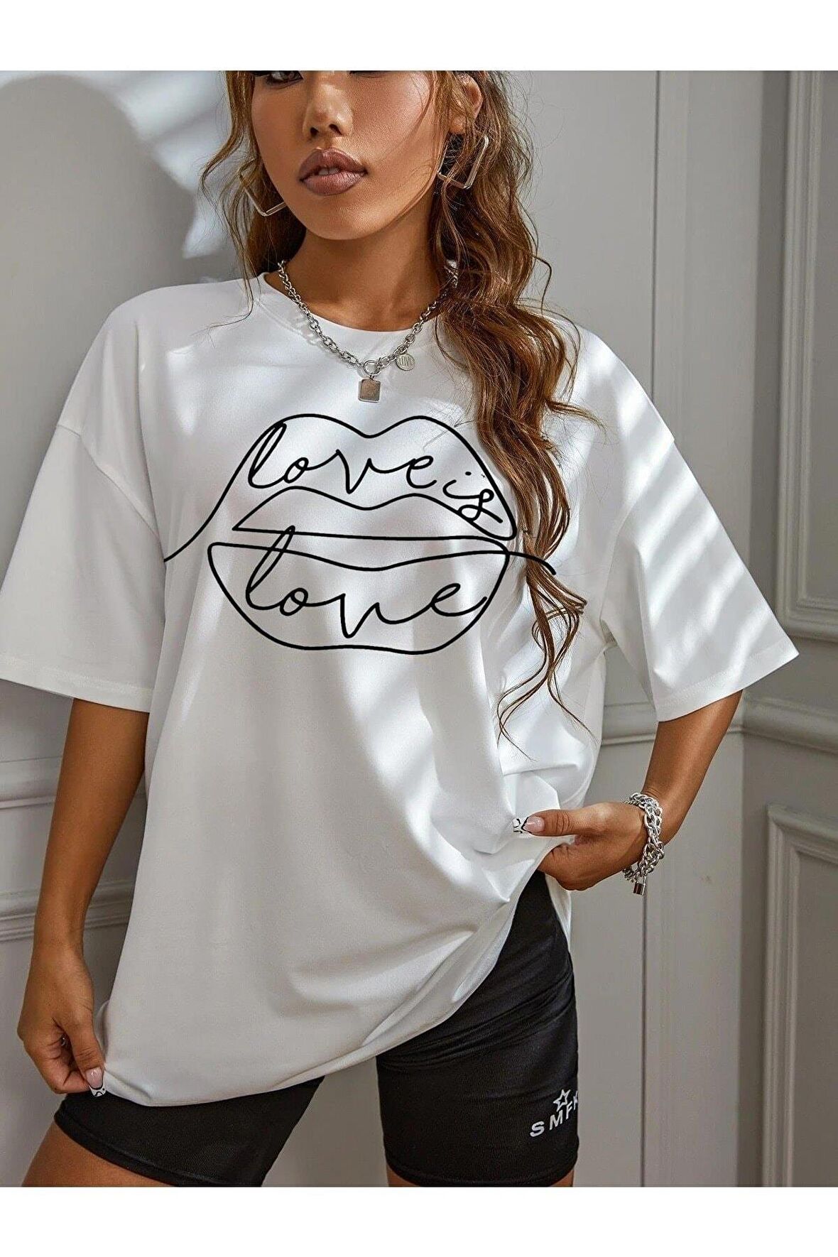 Kadın Mavi Love Is Baskılı Oversize T-shirt