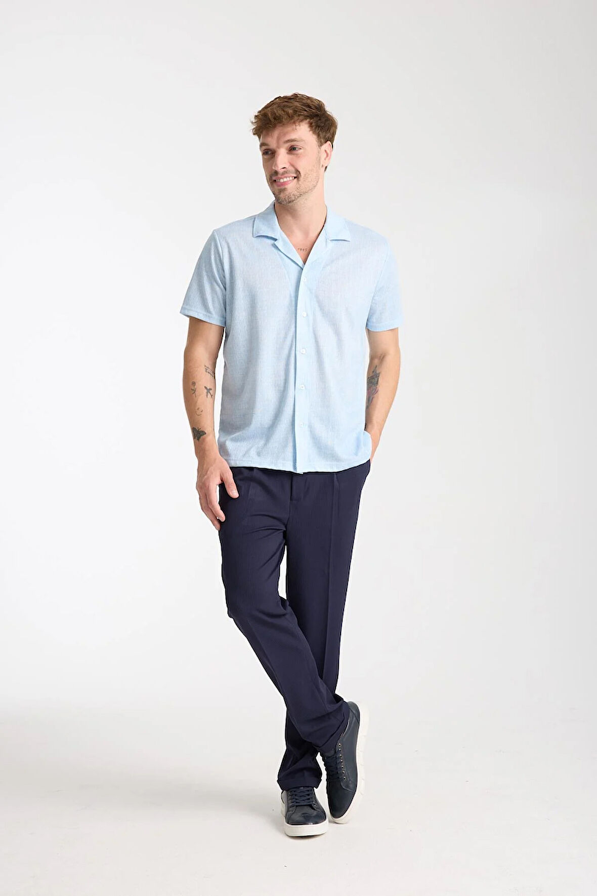 Mavi Erkek Kısa Kollu Yazlık Gömlek – Düğmeli, Açık Yaka, Rahat Kalıp