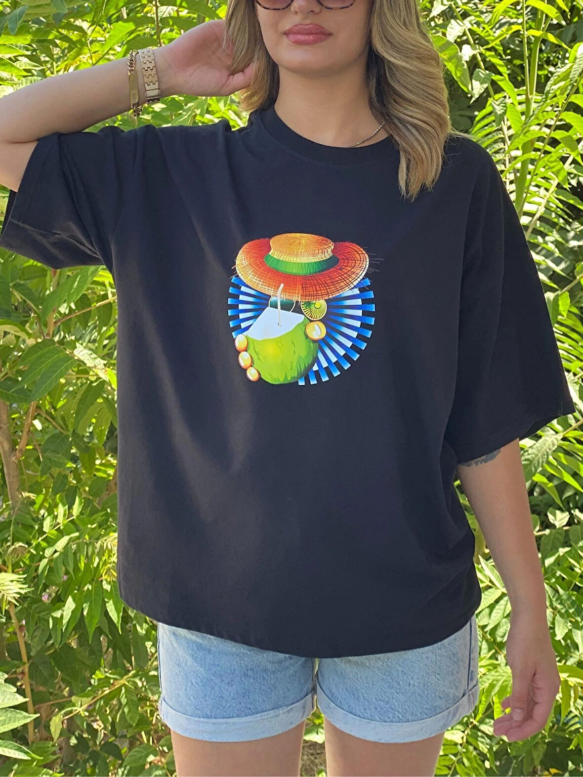 Kadın Siyah Baskılı Oversize Tişört – Hindistan Cevizi Desenli, Pamuklu Rahat Kalıp