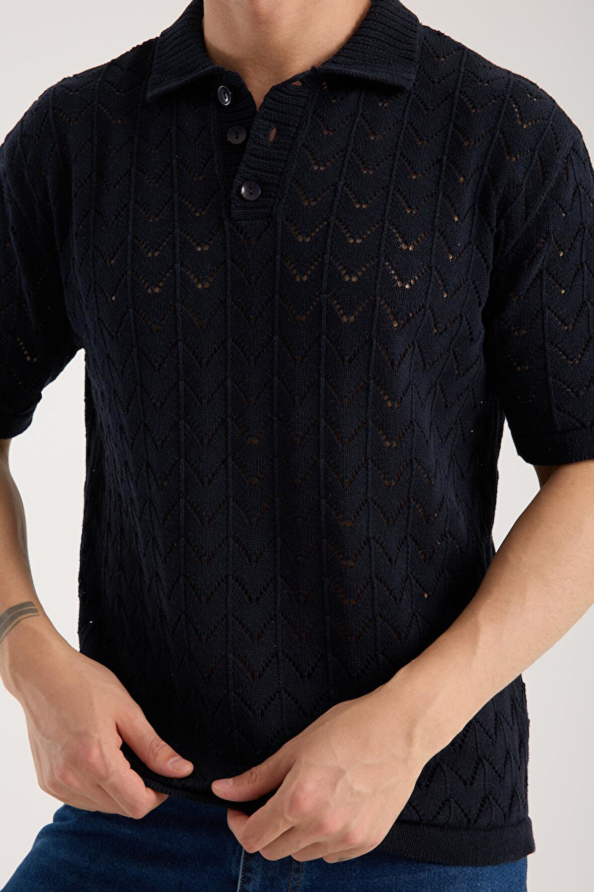 Erkek Polo Yaka Lacivert Zigzag Desenli Kısa Kollu Triko Tişört
