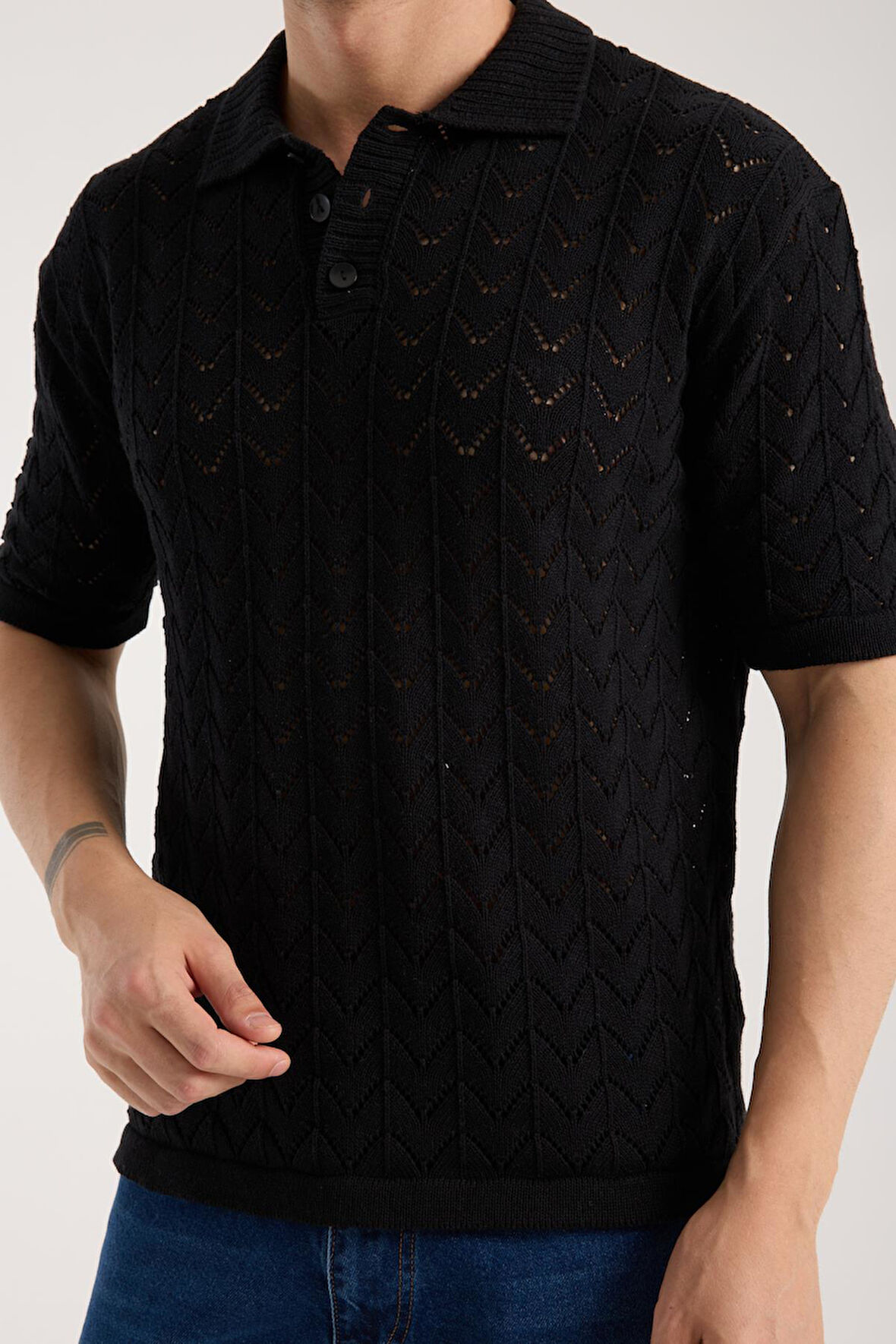 Erkek Polo Yaka Siyah Zigzag Desenli Kısa Kollu Triko Tişört