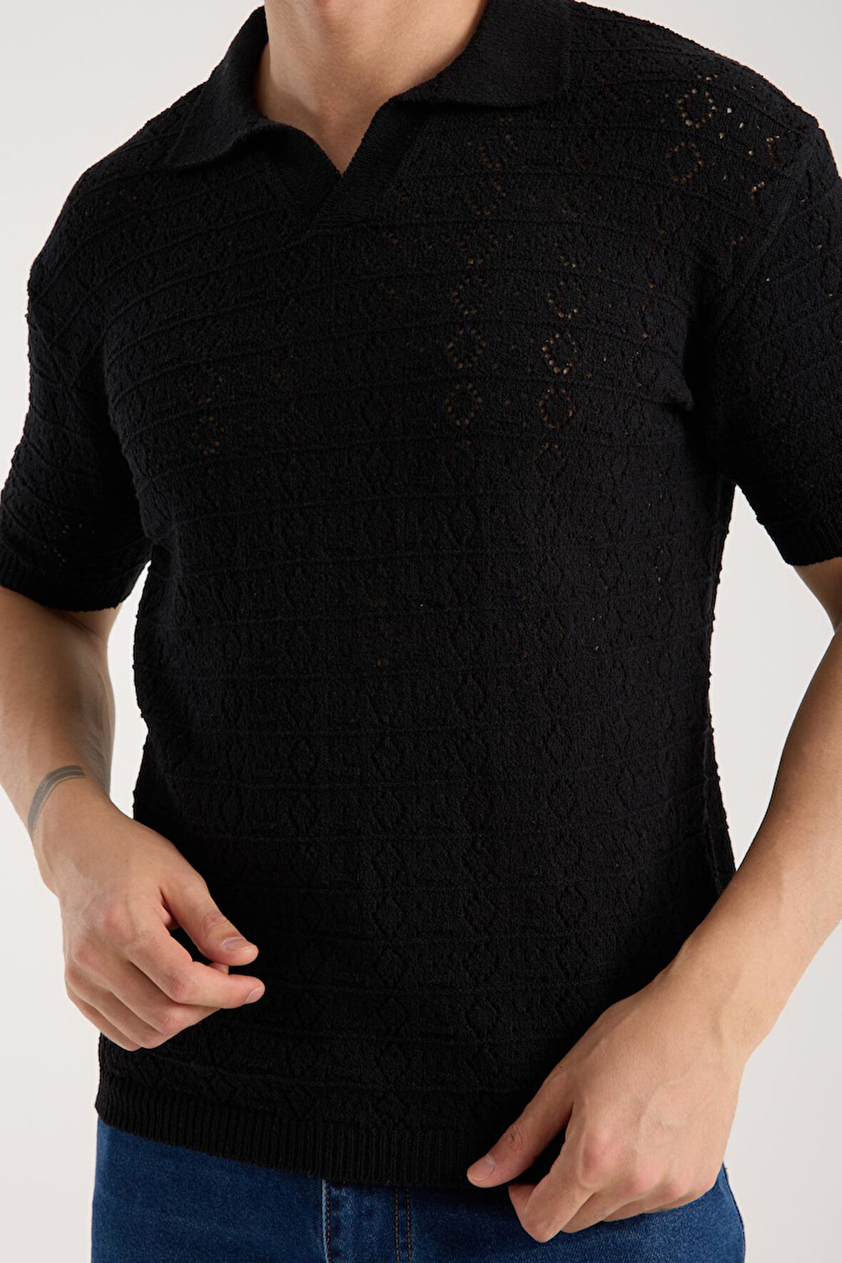 Erkek Polo Yaka Geometrik Desen Dokulu Siyah Kısa Kollu Triko Tişört