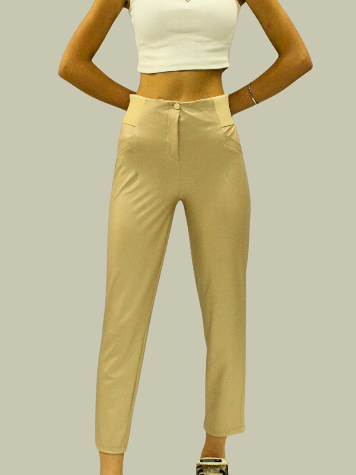 Kadın Yüksek Bel Suni Deri Pantolon – Toparlayıcı Slim Fit | Bej | Esnek ve Şık Tasarım