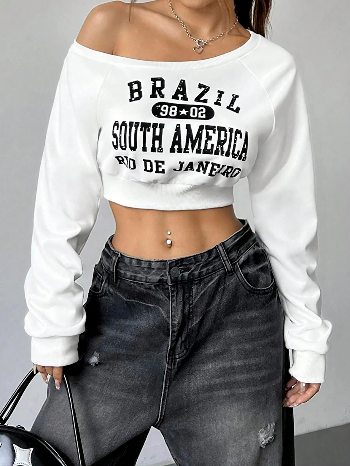 Kadın Beyaz Brazil South America Baskılı Omzu Açık Crop Sweatshirt