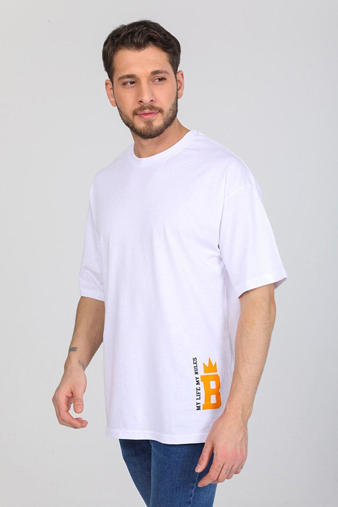 Oversize Minimal Tasarım Detaylı Beyaz T-shirt
