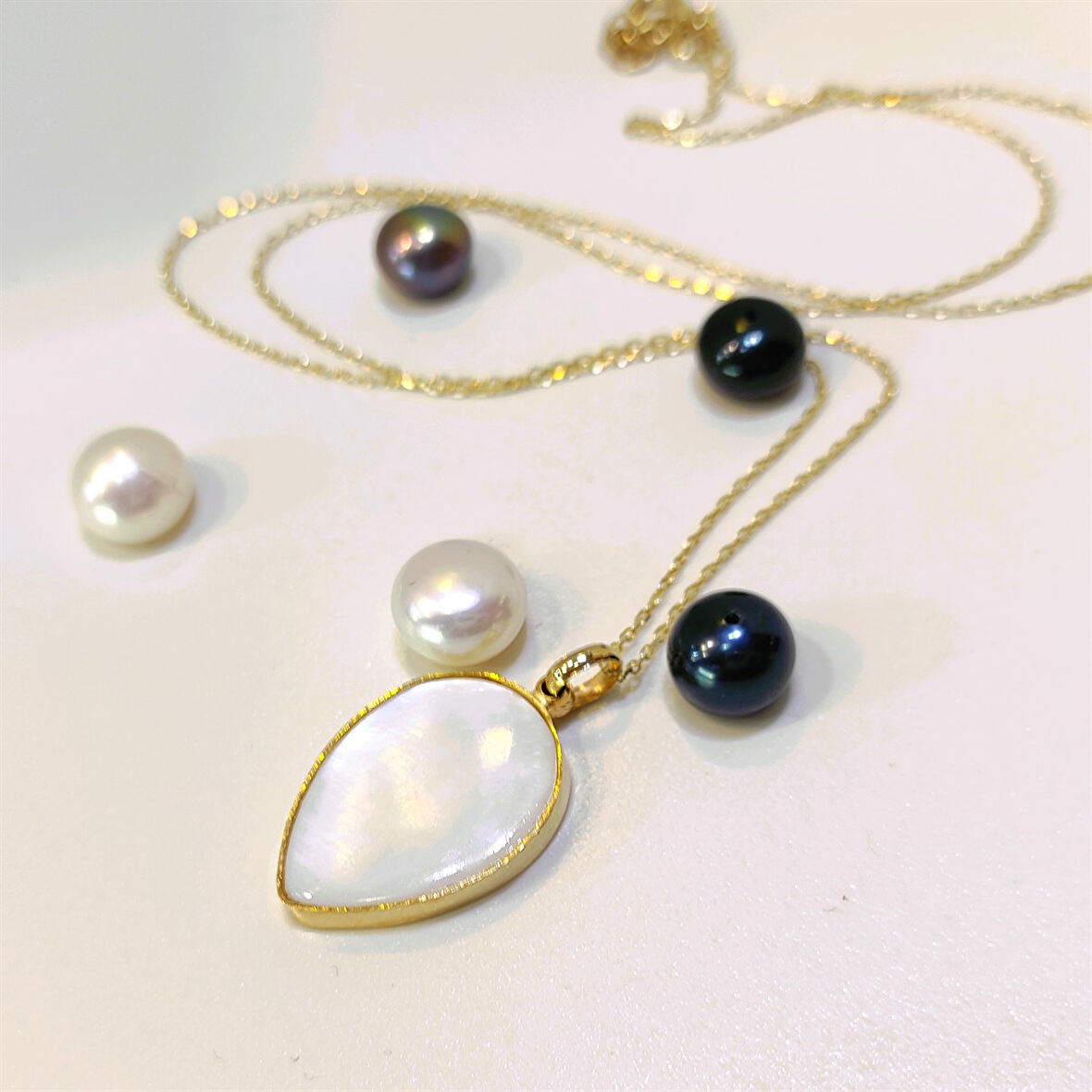 Sedef Taşlı Kolye 14 Ayar Altın HD VİDEOLU