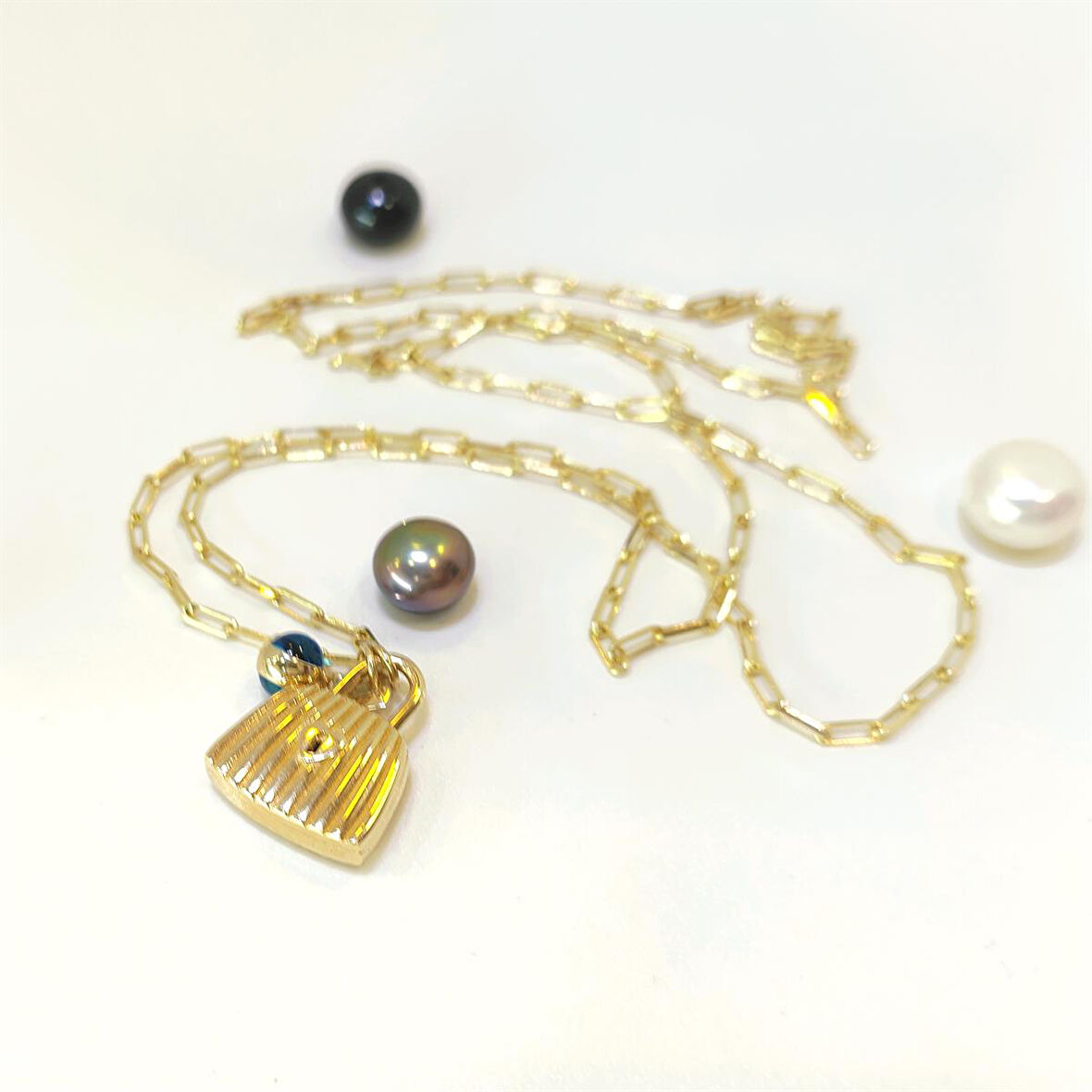 Çanta Kilitili Göz Boncuklu Kolye 14 Ayar Altın HD VİDEOLU