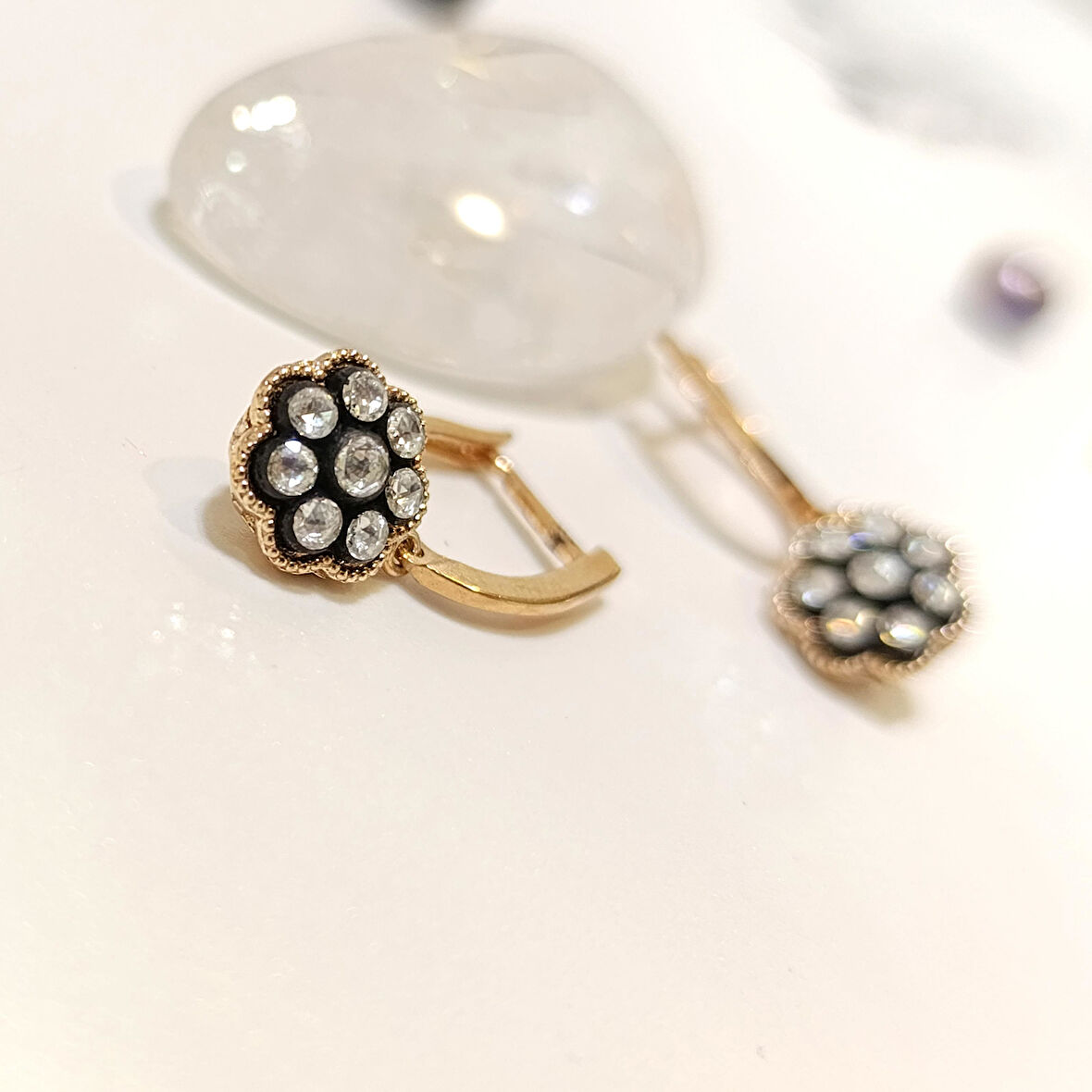 0,48ct Elmas Gül Modeli Küpe 8K Altın HD videolu