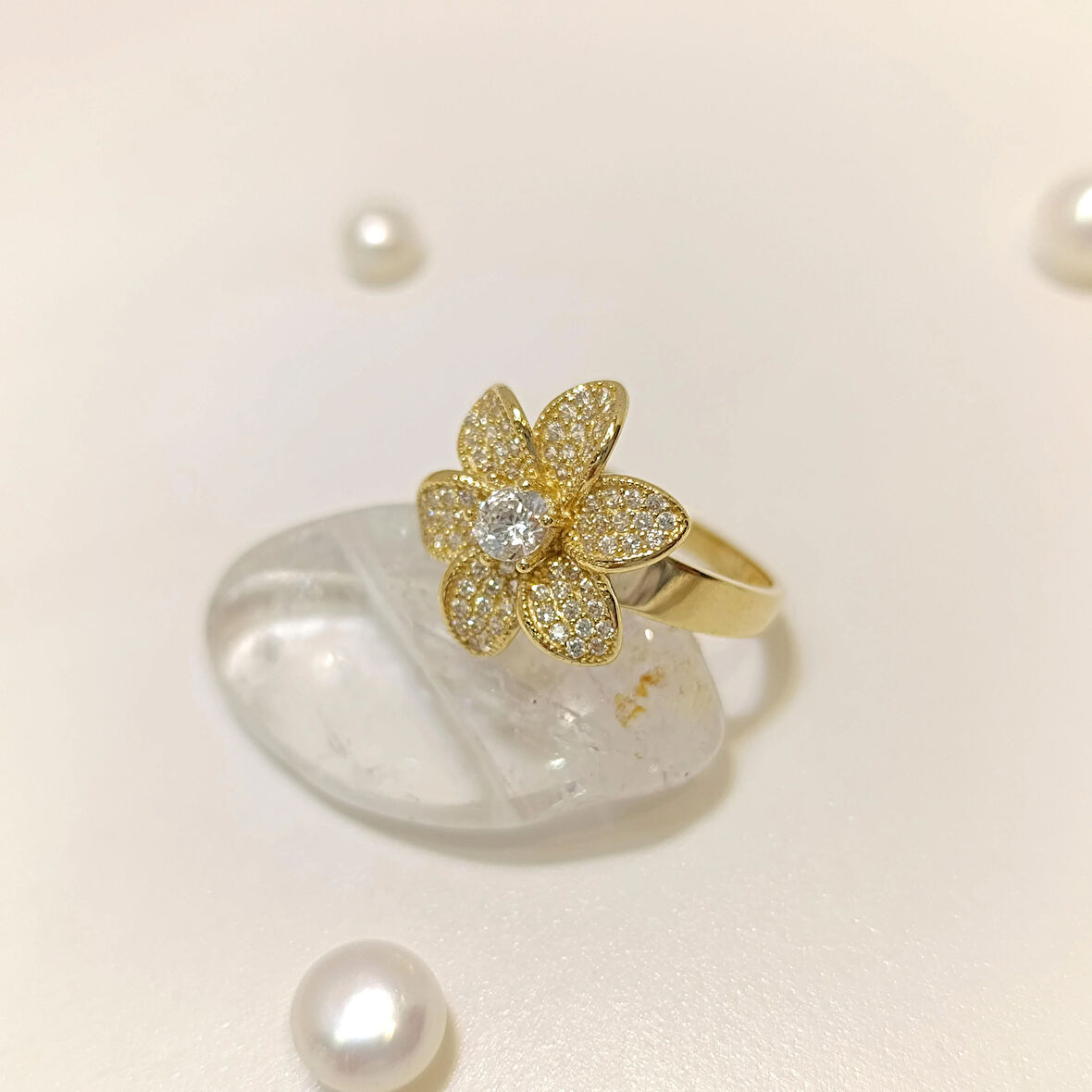 Papatya Taşlı Yüzük 14 Ayar Altın HD VİDEOLU