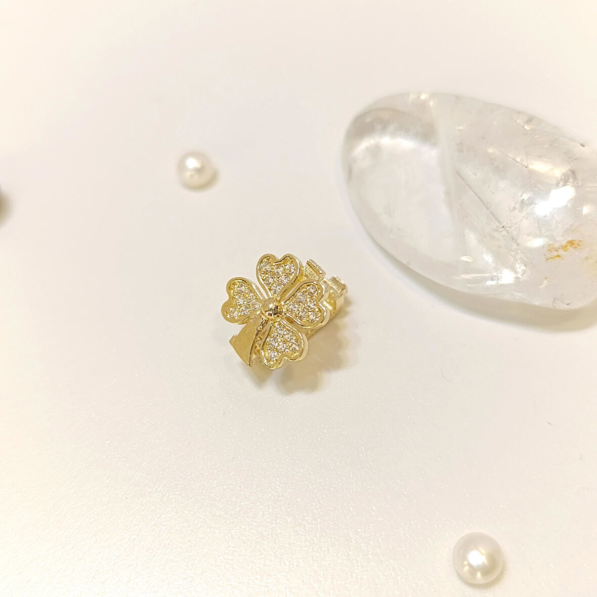 Charm Yonca Kolye 14 Ayar Altın HD VİDEOLU
