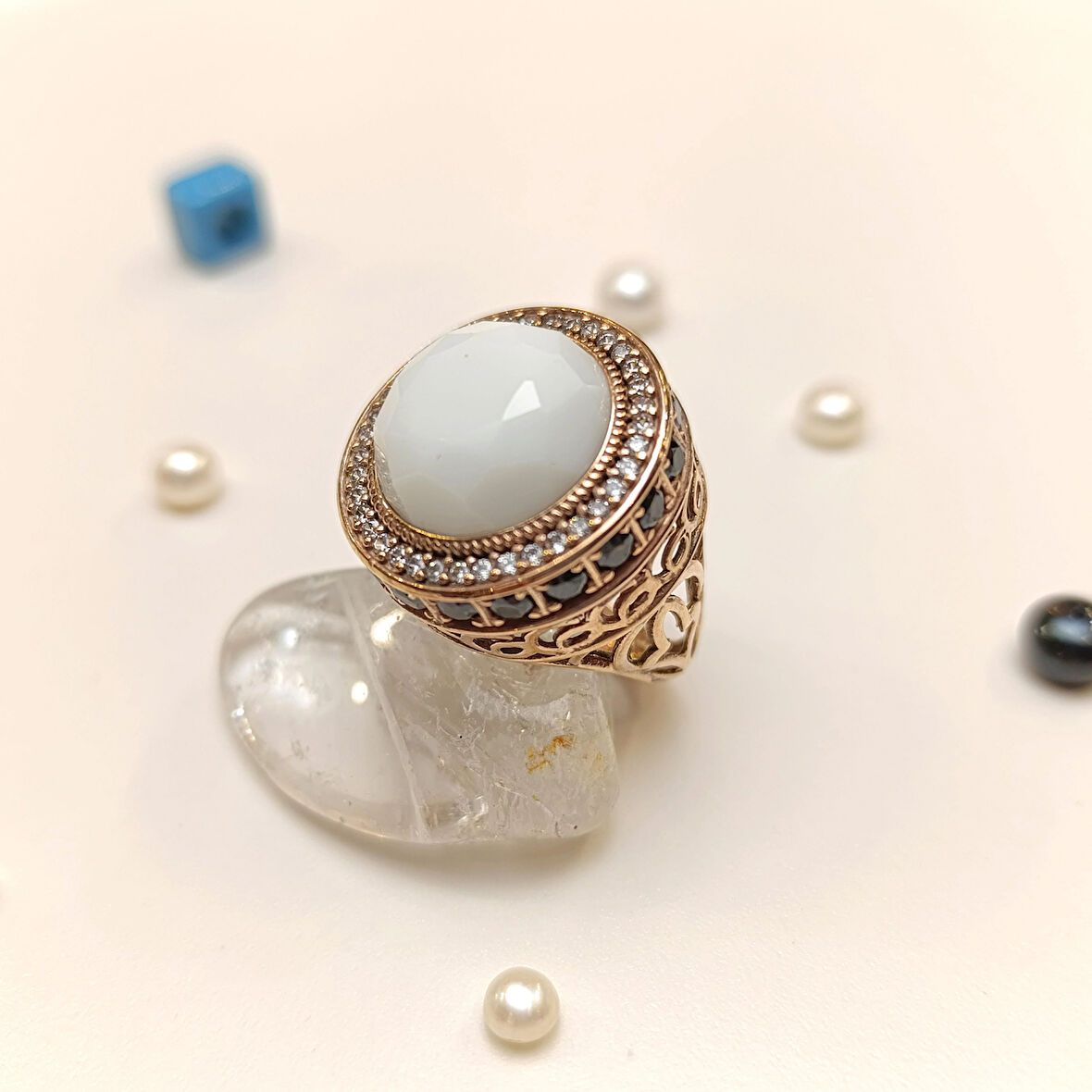 Beyaz Taşlı Yüzük 14 Ayar Altın HD VİDEOLU