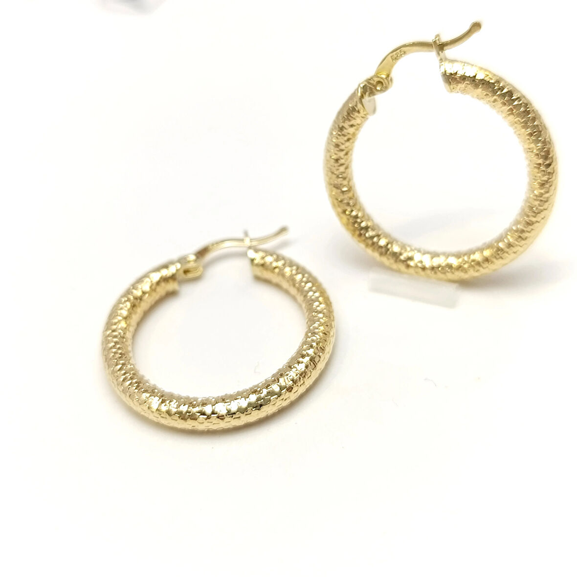 Dövme Desenli Halka Küpe 14 Ayar Altın HD VİDEOLU