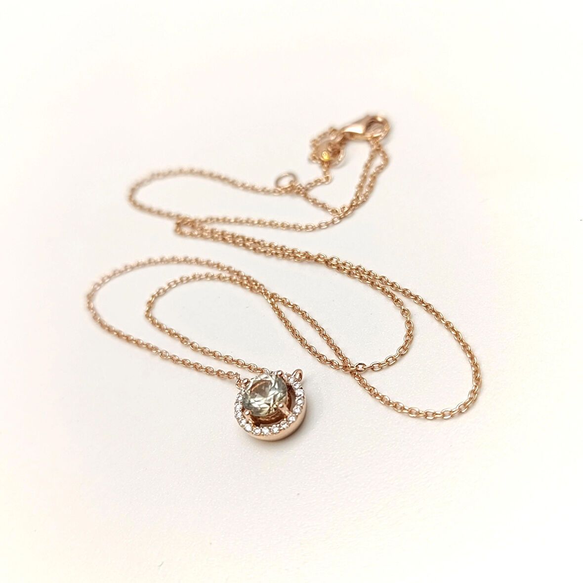 Kenarı Pırlanta ve Ortası Has Taşlı Kolye 18 Ayar Altın HD VİDEOLU