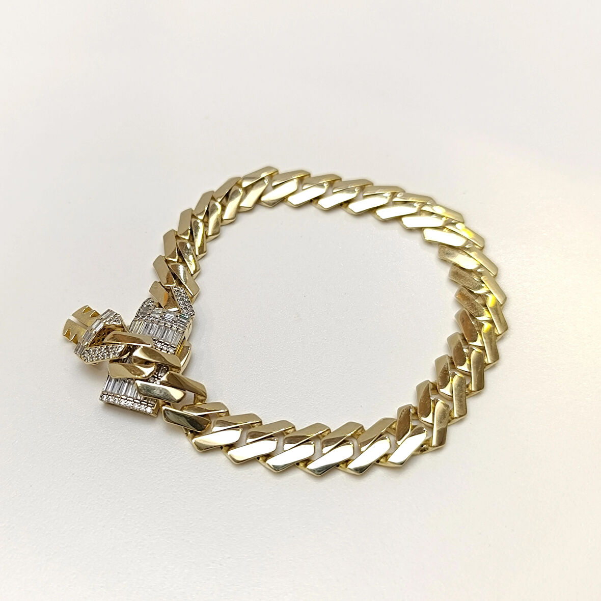 9mm Taşlı Gurmet Bileklik Künye 14 Ayar Altın HD VİDEOLU