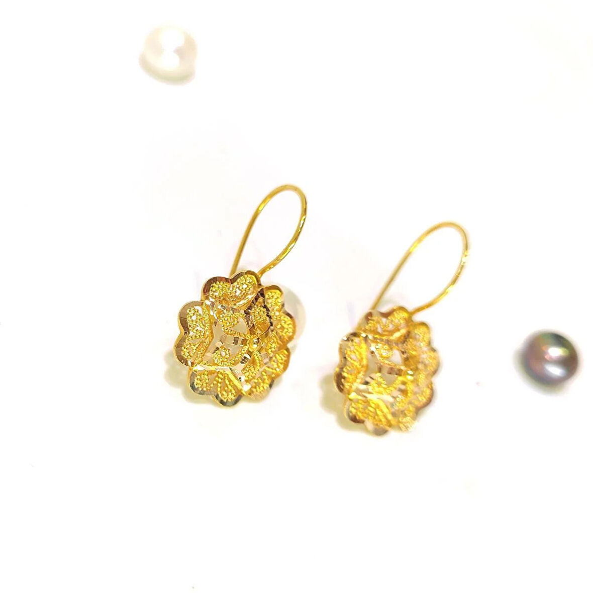 18mm Gül Sallanan Küpe 14 Ayar Altın HD VİDEOLU