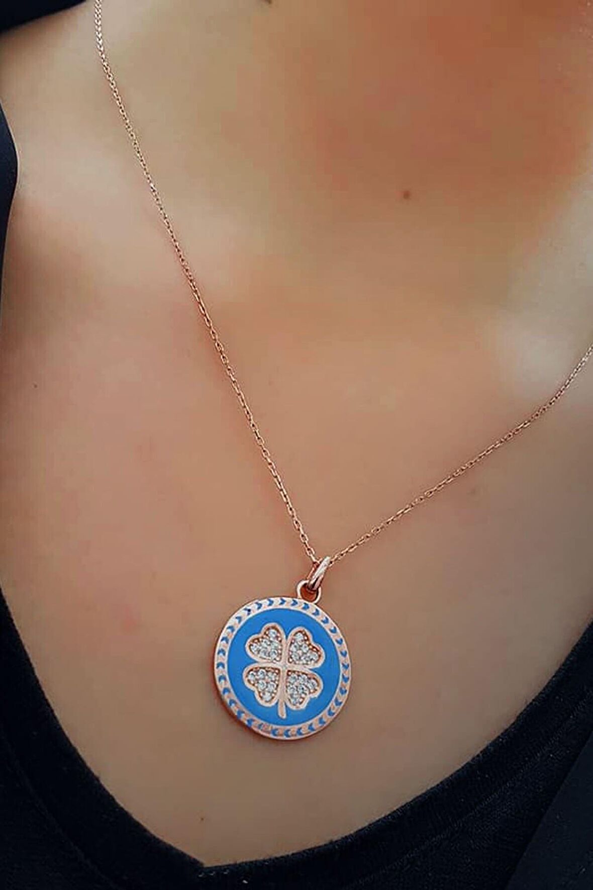 Zirkon taşlı mine işçiliğinde gümüş üzerine rose altın kaplama kolye 