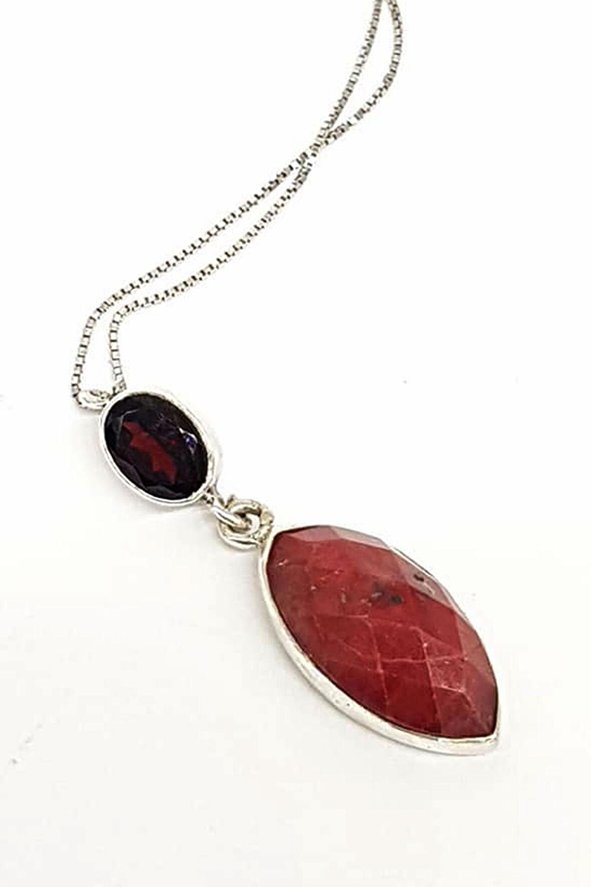 Kök yakut ve granat taşlı gümüş Kadın kolye 