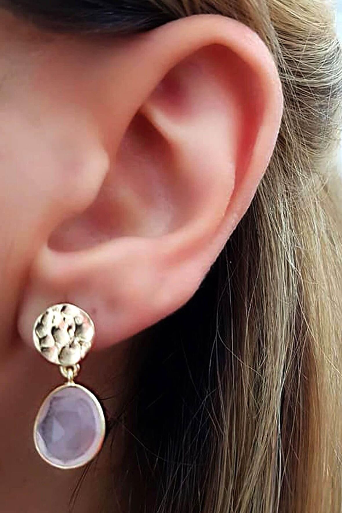 pembe kuvars taşlı el işi gümüş üzerine altın kaplama küpe