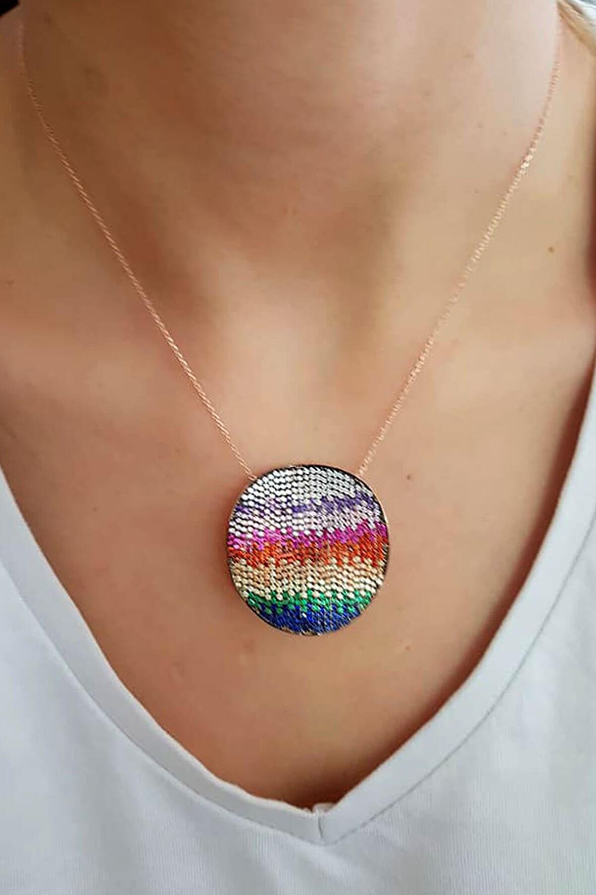 Renkli zirkon taşlı modern tasarım gümüş kolye 