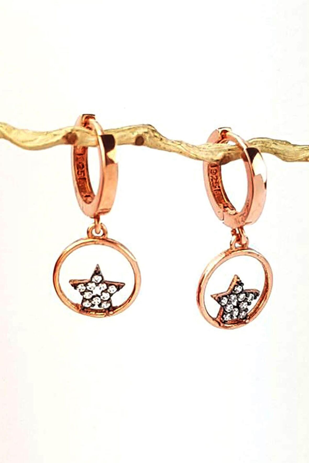 Elmas işçiliğinde yıldız figürlü gümüş Kadın küpe