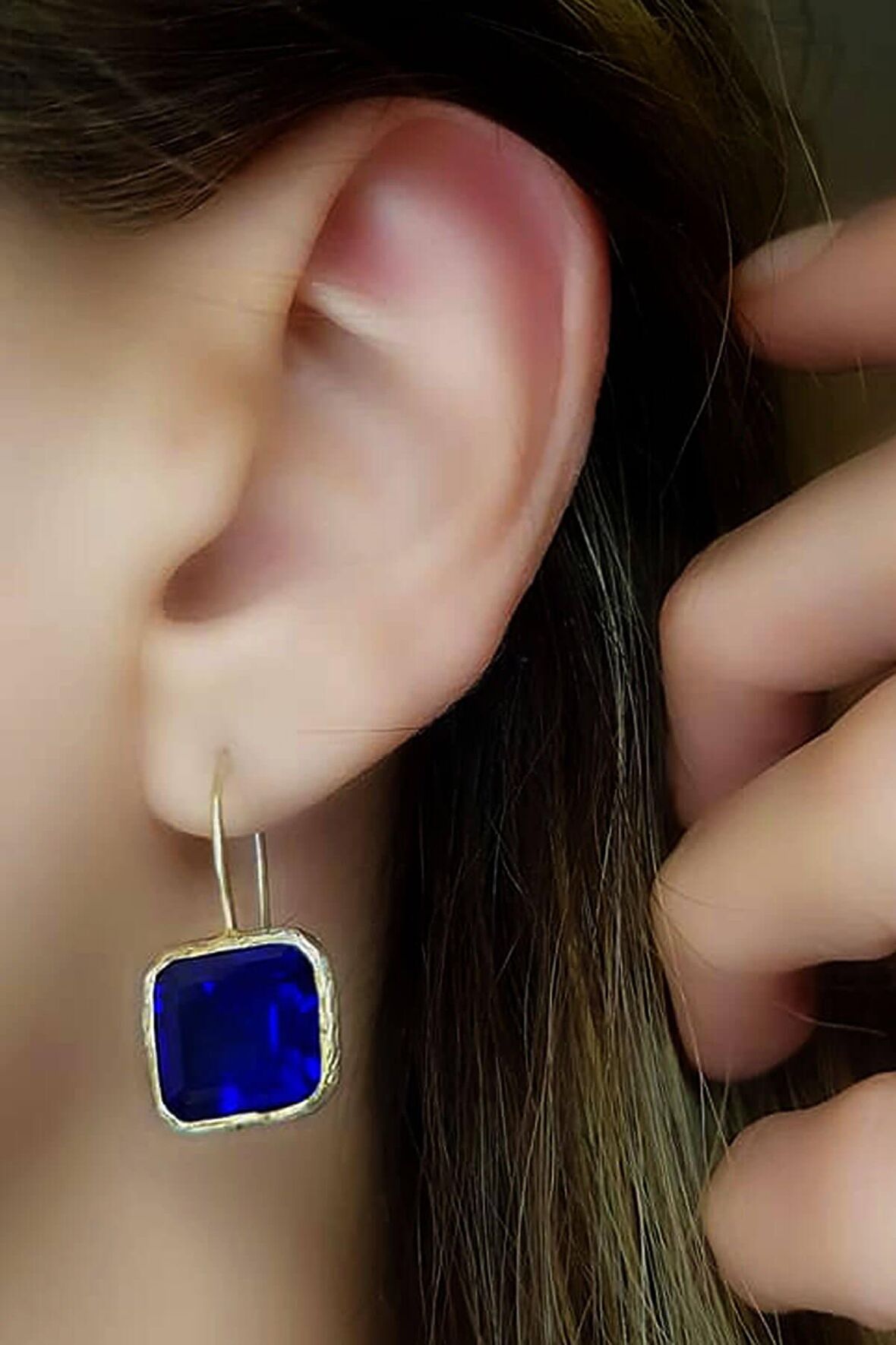 Lacivert zirkon taşlı gümüş üzerine altın kaplama küpe