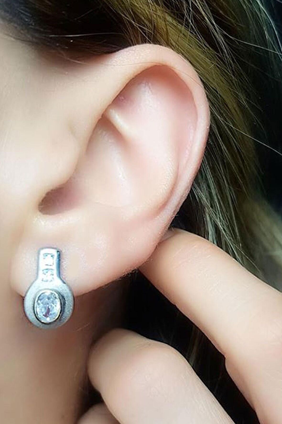 Zirkon taşlı gümüş tasarım küpe