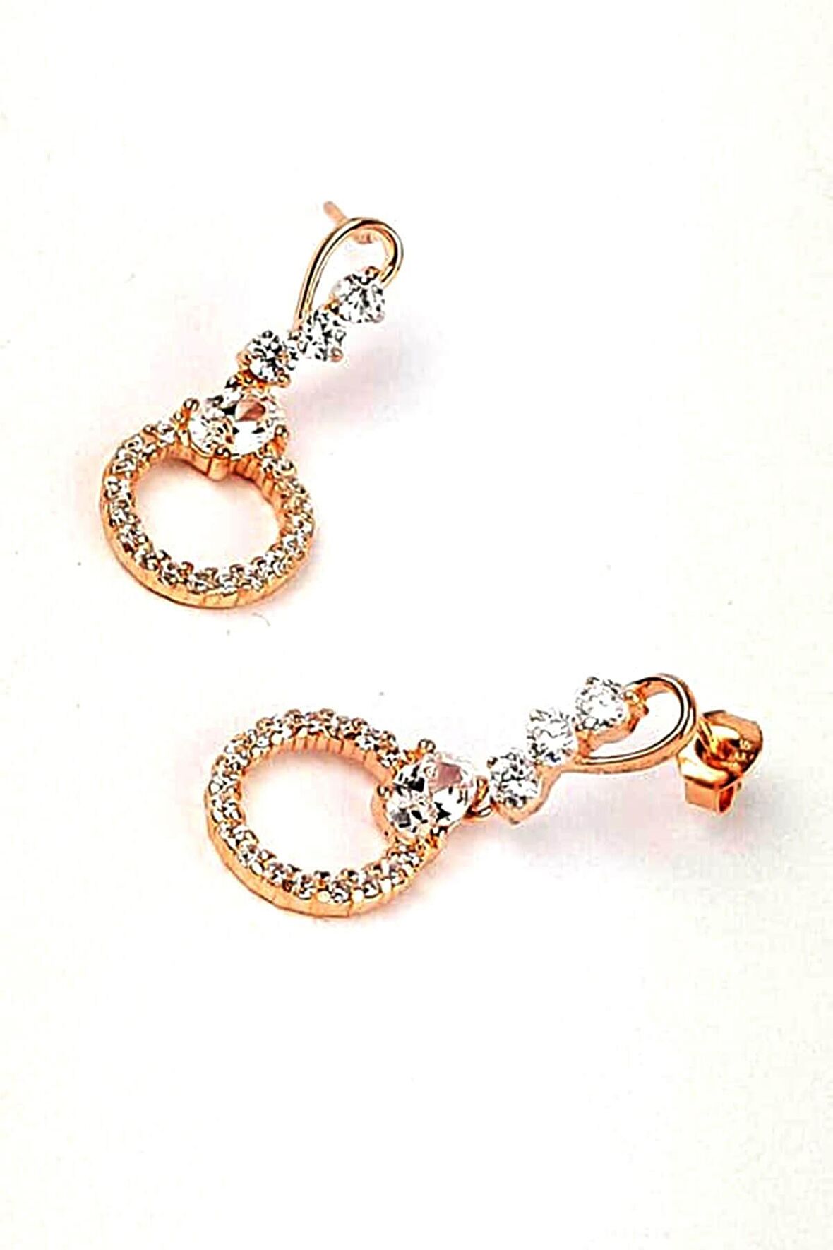 Pırlanta Işıltısında zirkon taşlı gümüş sallantılı küpe