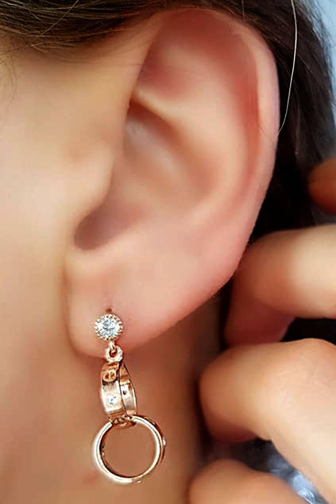 İtalyan tasarımı zirkon taş detaylı gümüş sallantılı küpe