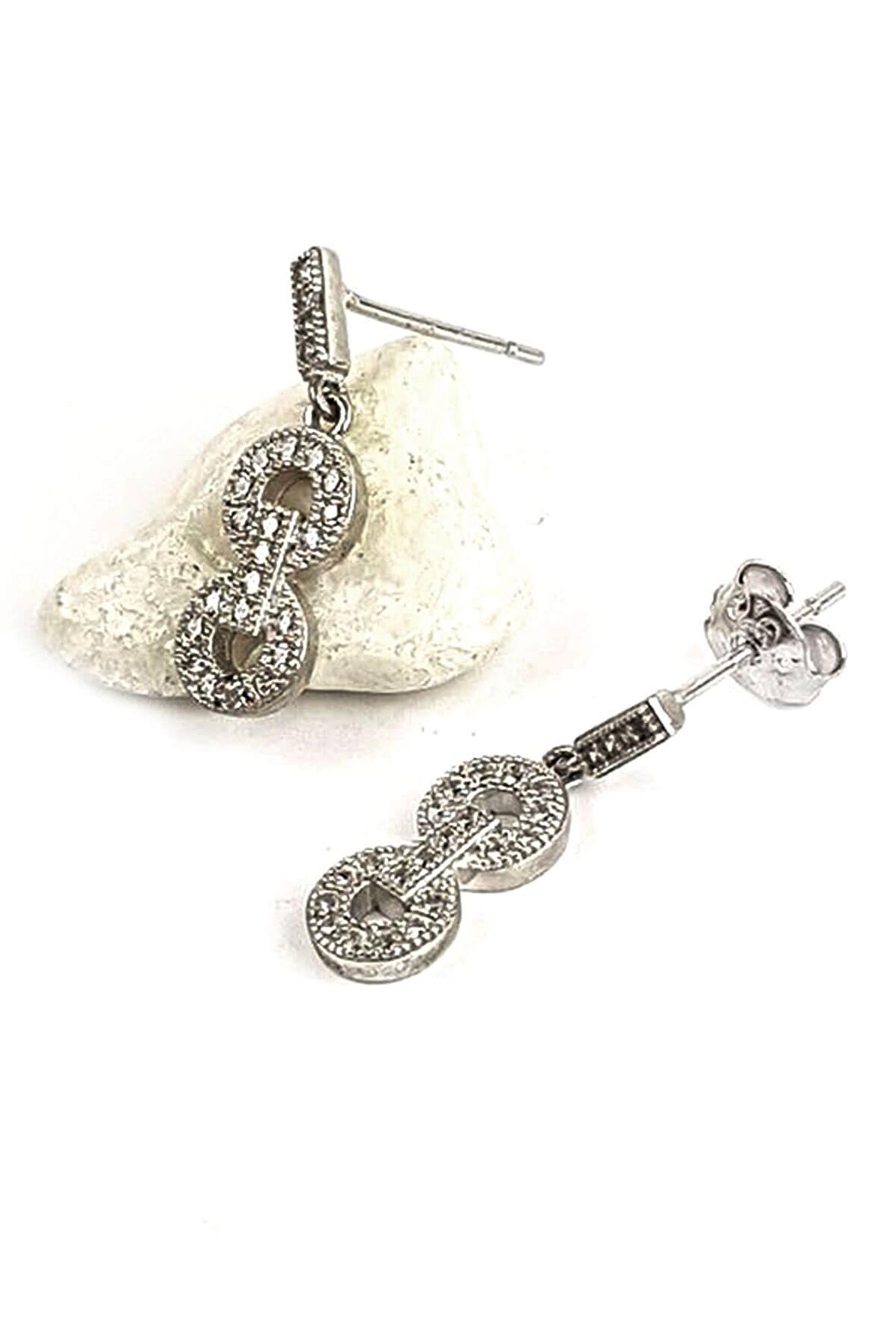 Pırlanta Işıltısında zirkon taşlı gümüş sallantılı küpe