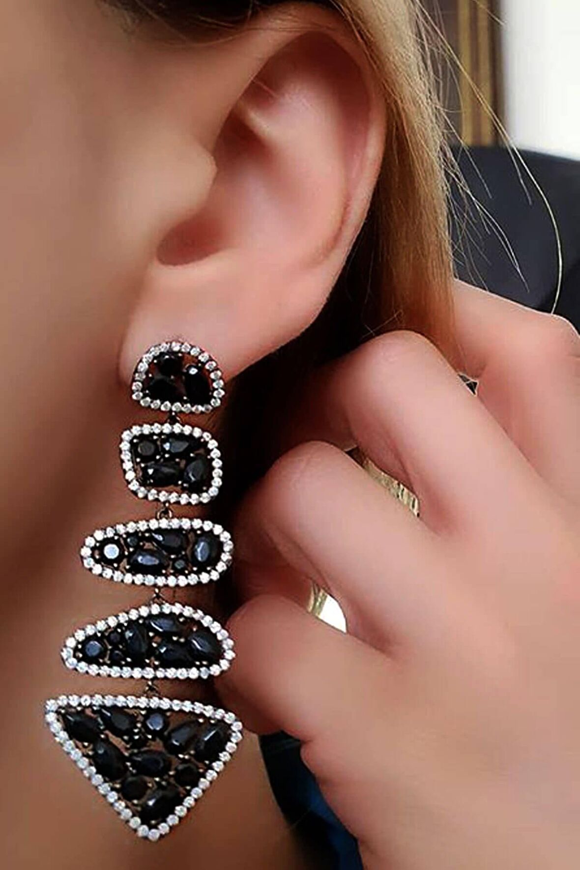 Italyan tasarımı oniks ve zirkon taş detaylı gümüş lüks küpe