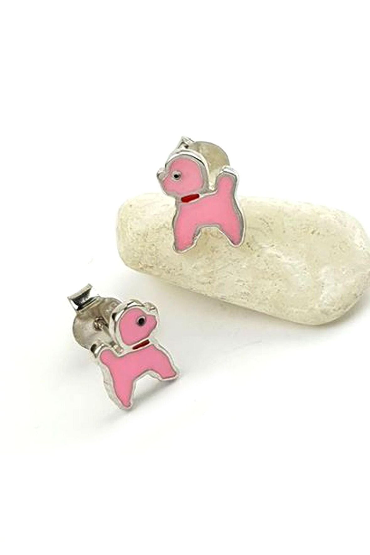 Köpek figürlü mineli gümüş minimal küpe 