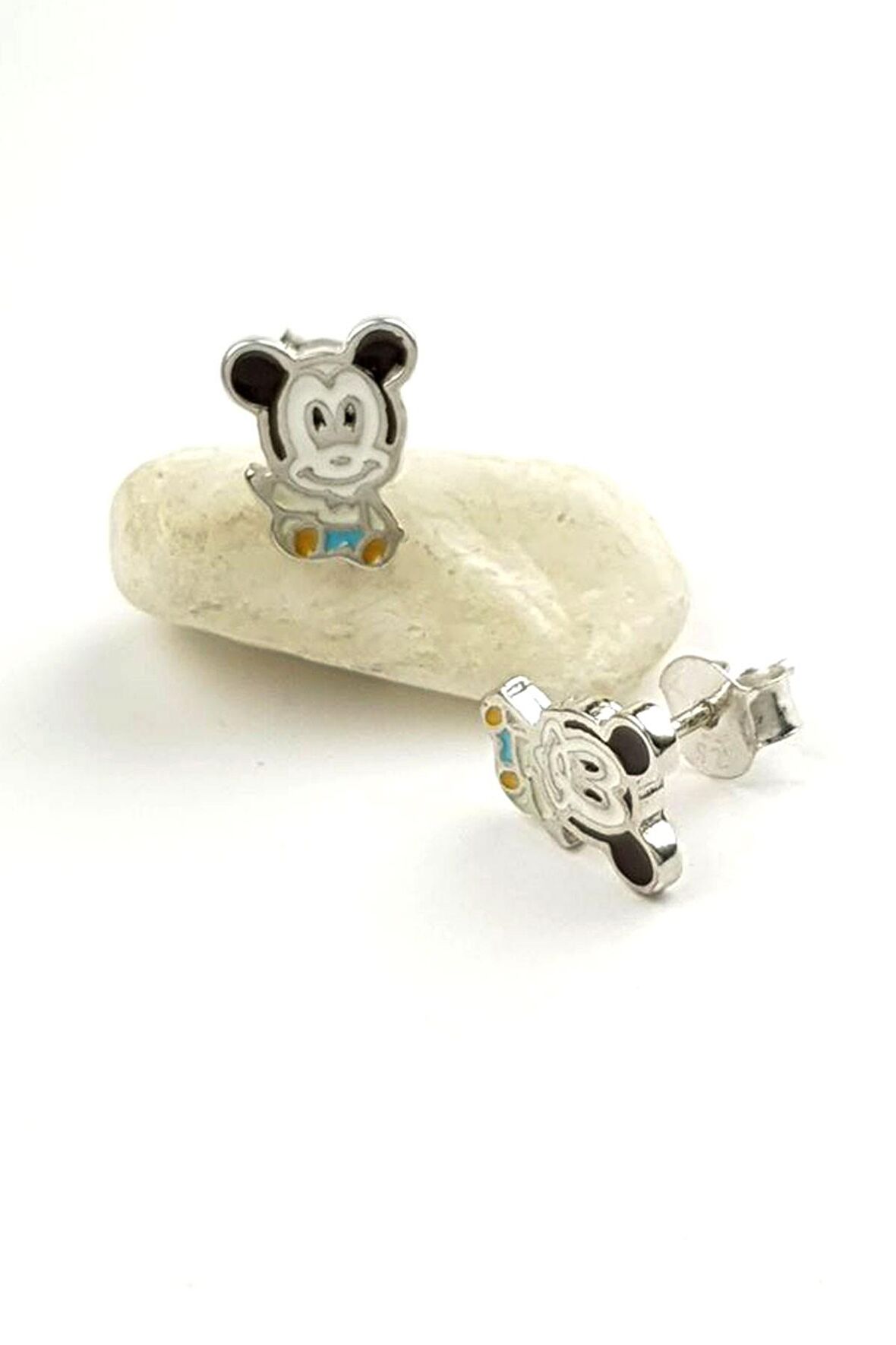mickey mouse figürlü gümüş mineli minimal küpe