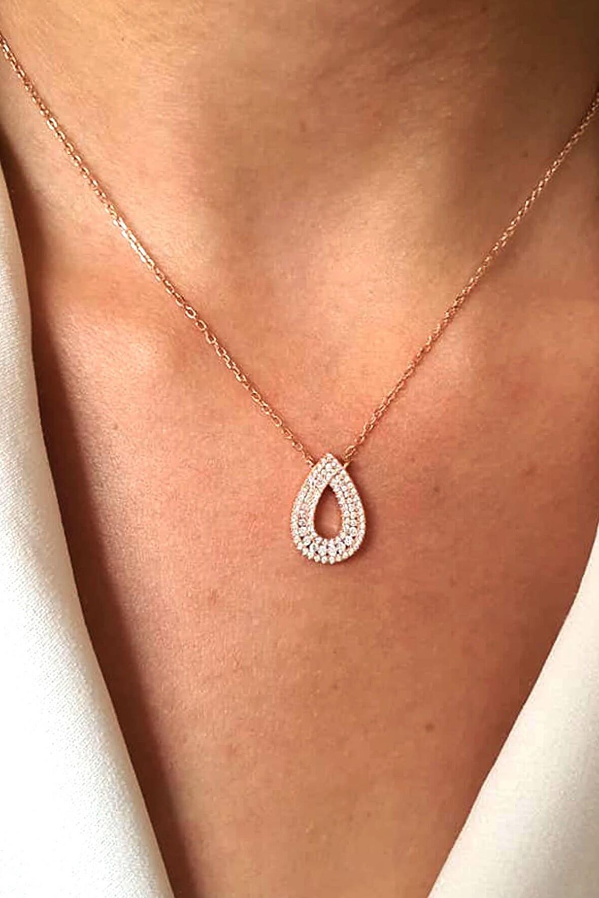 Zirkon taşlı damla model gümüş rose kolye 