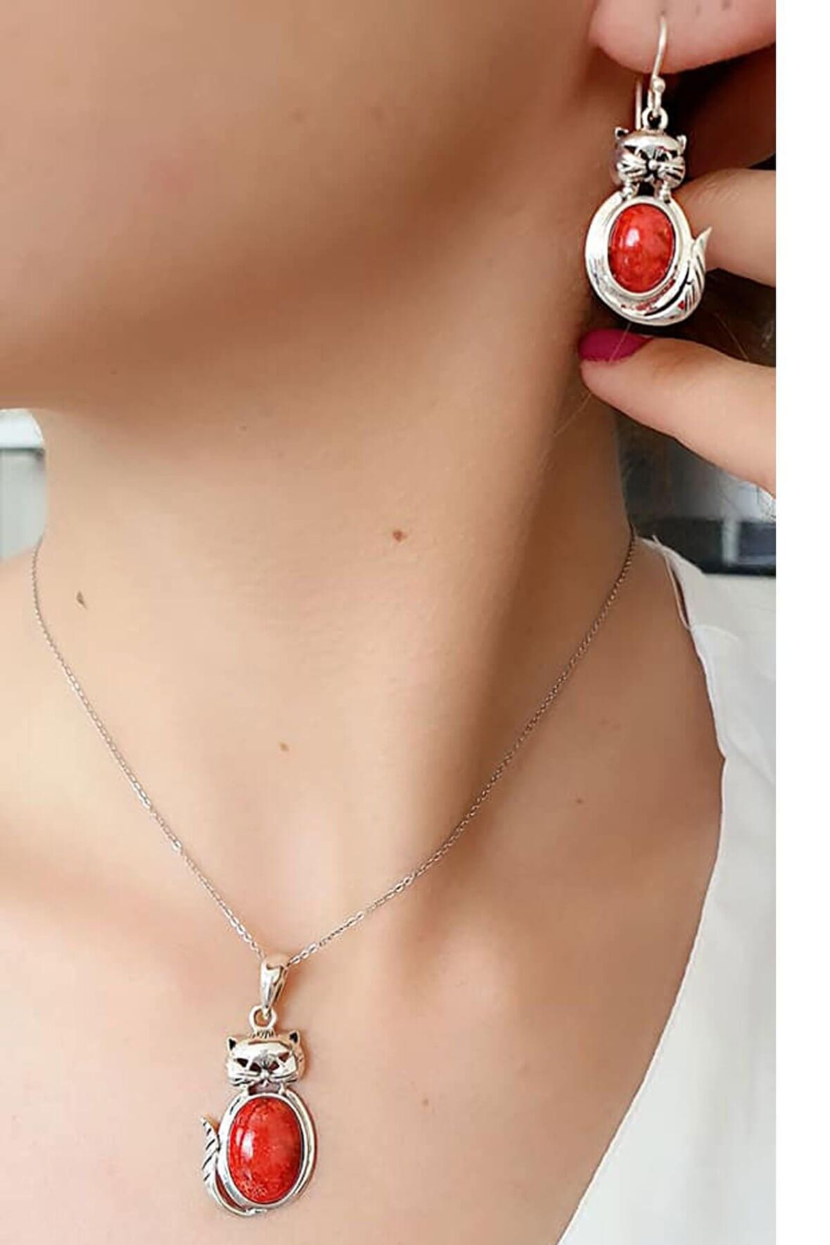 Kedi figürlü gümüş mercan takı seti
