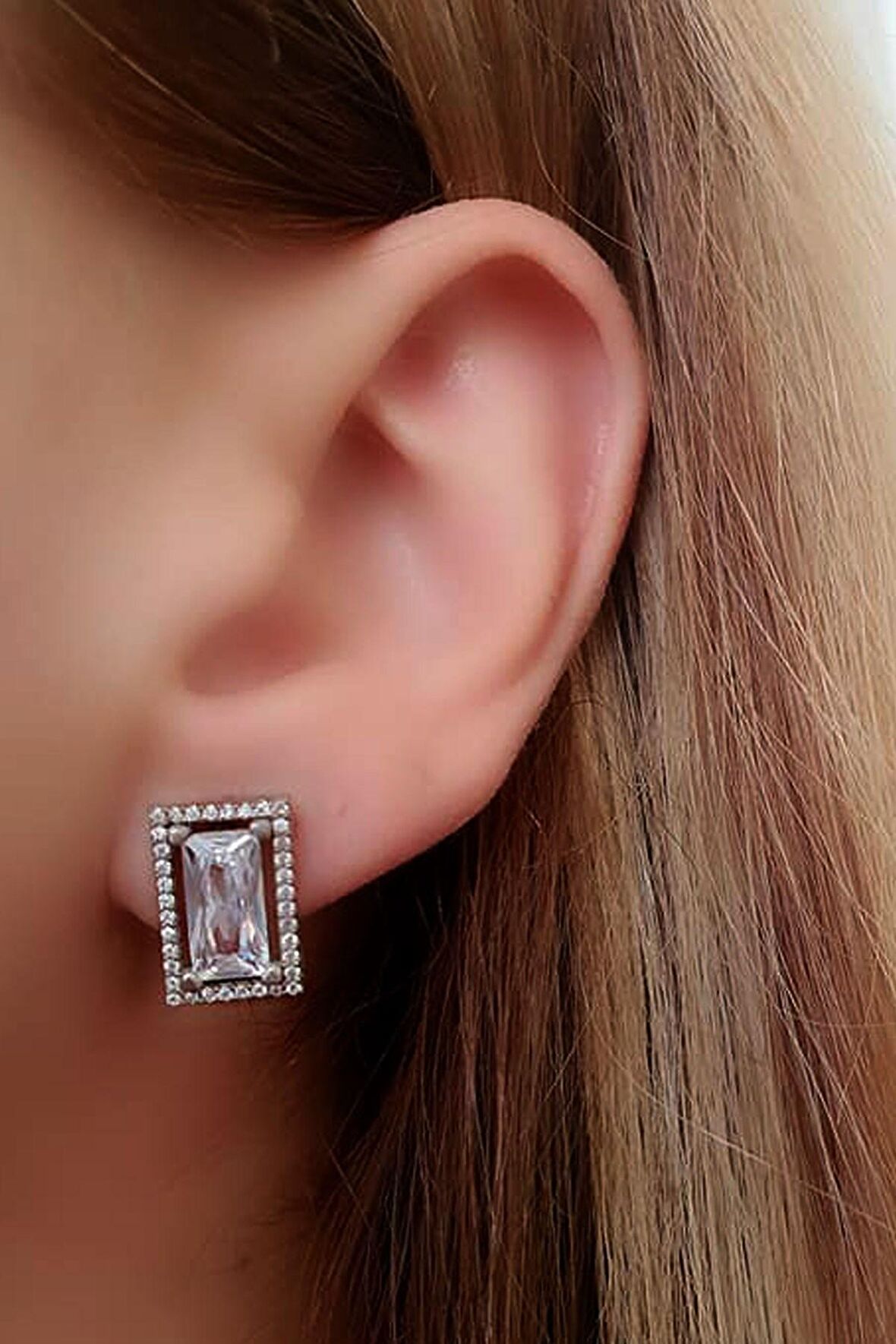 pırlanta ışıltısında swarovski taşlı gümüş tek taş küpe